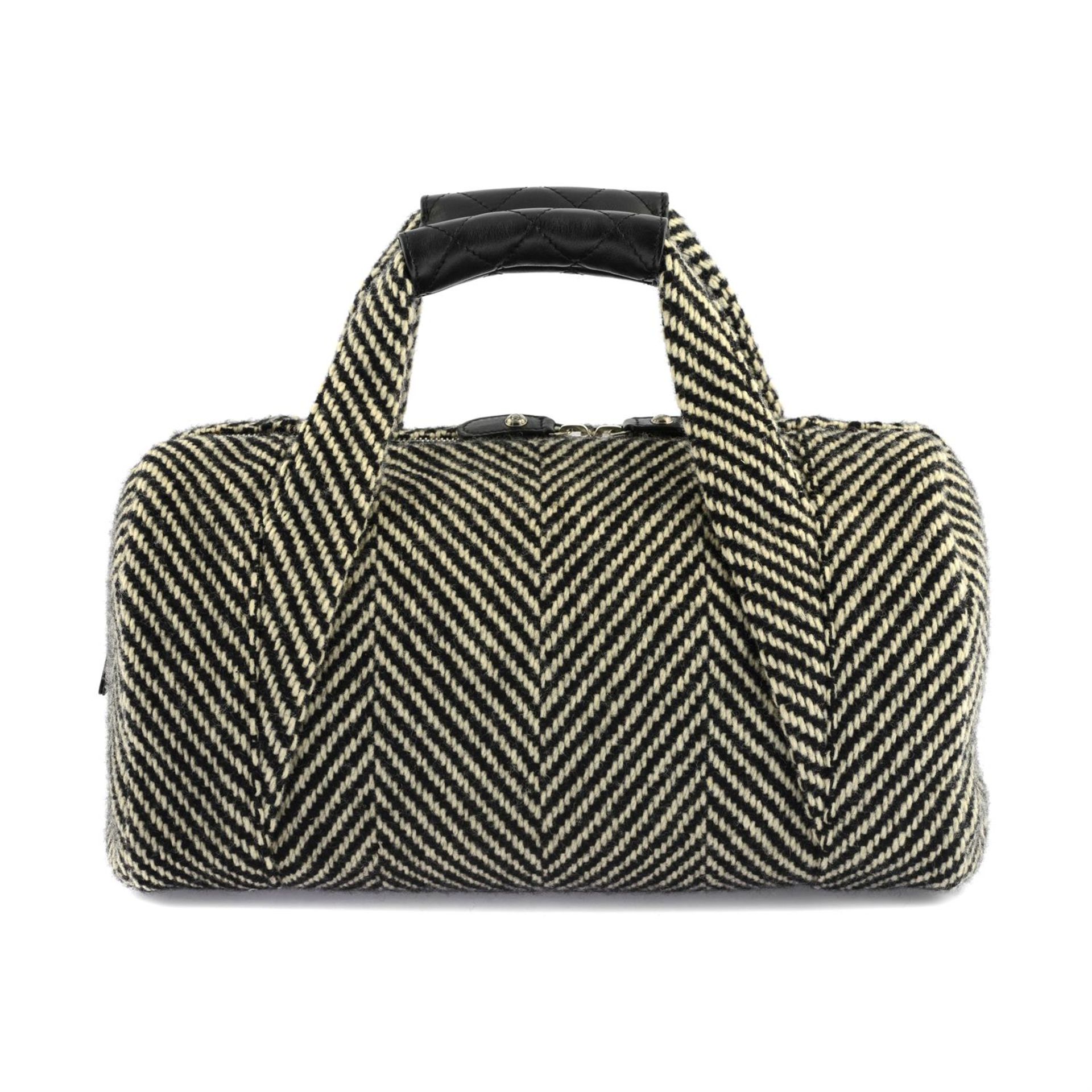 CHANEL - a chevron woven fabric handbag. - Image 2 of 5