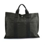 HERMÈS - a light grey Yale Line tote bag.