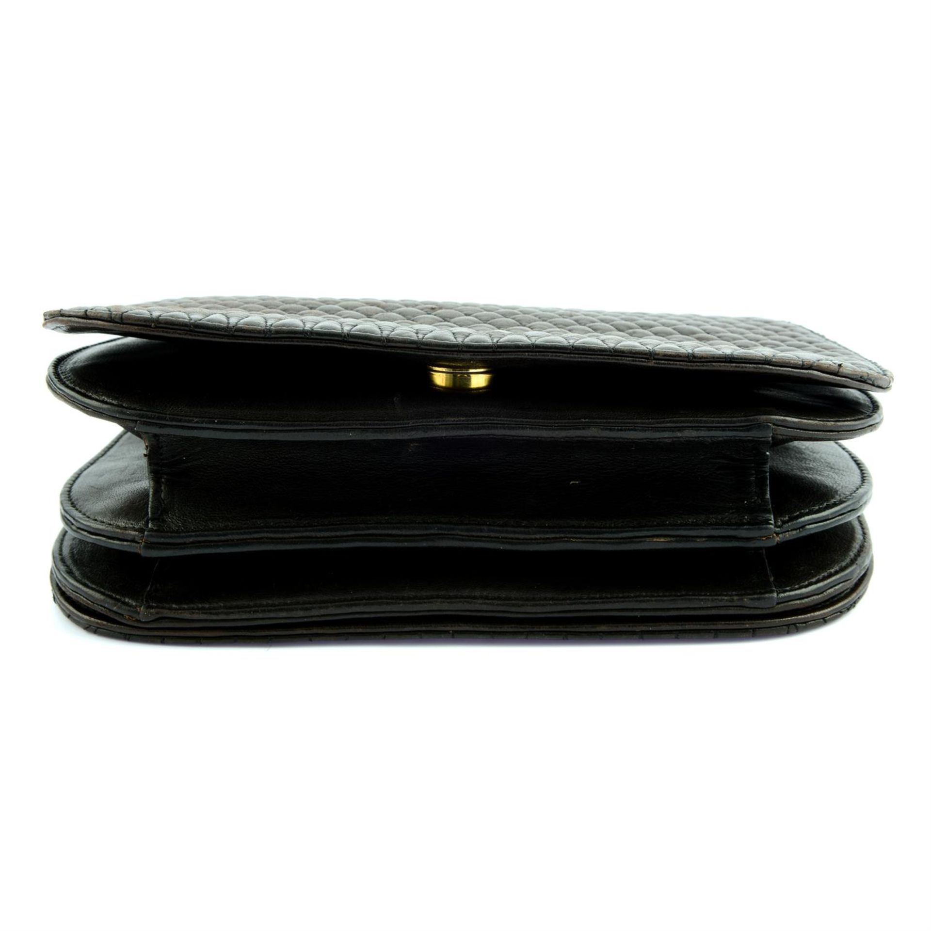 BALLY - a black quilted leather shoulder bag. - Bild 4 aus 4
