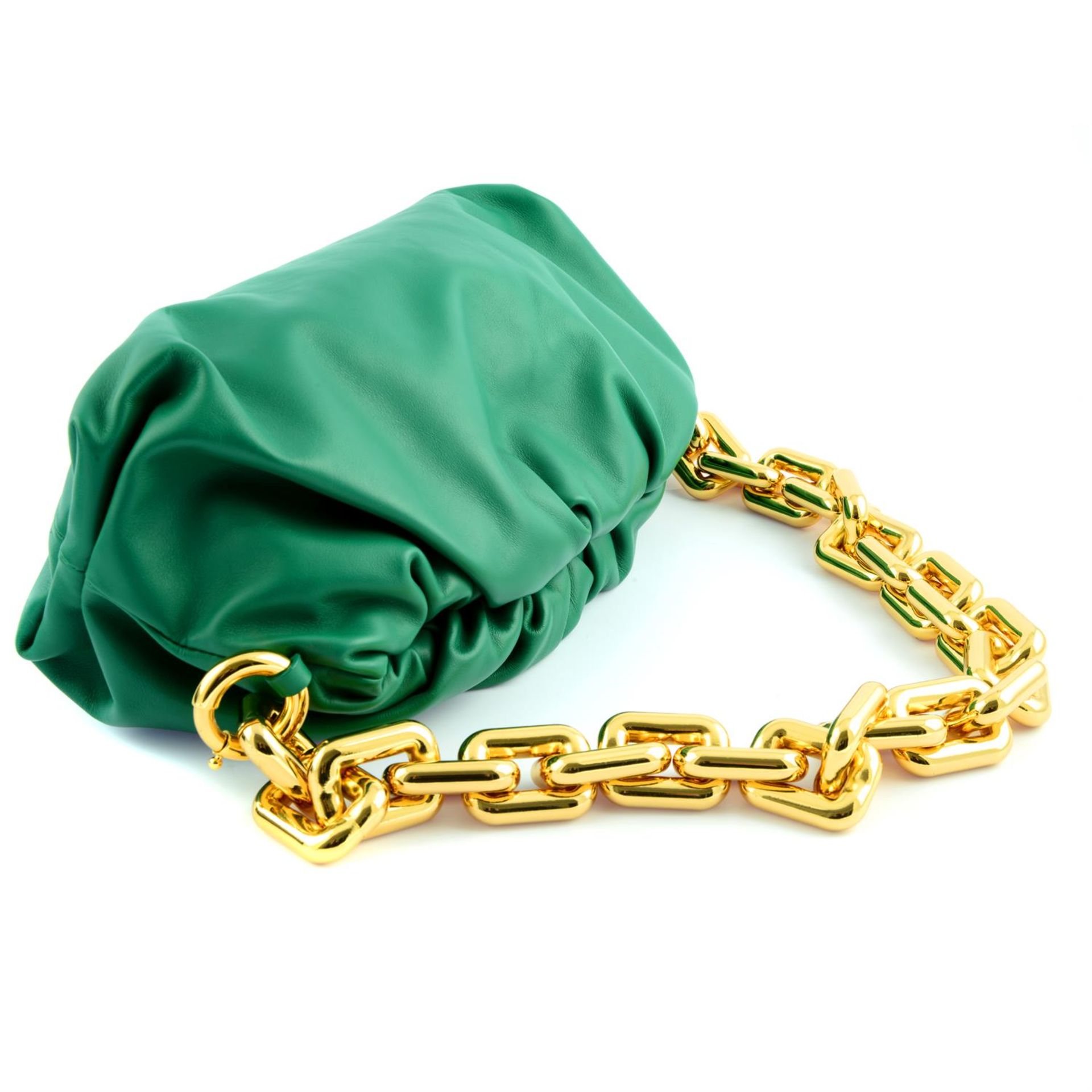 BOTTEGA VENETA - a green leather chain pouch. - Image 3 of 4