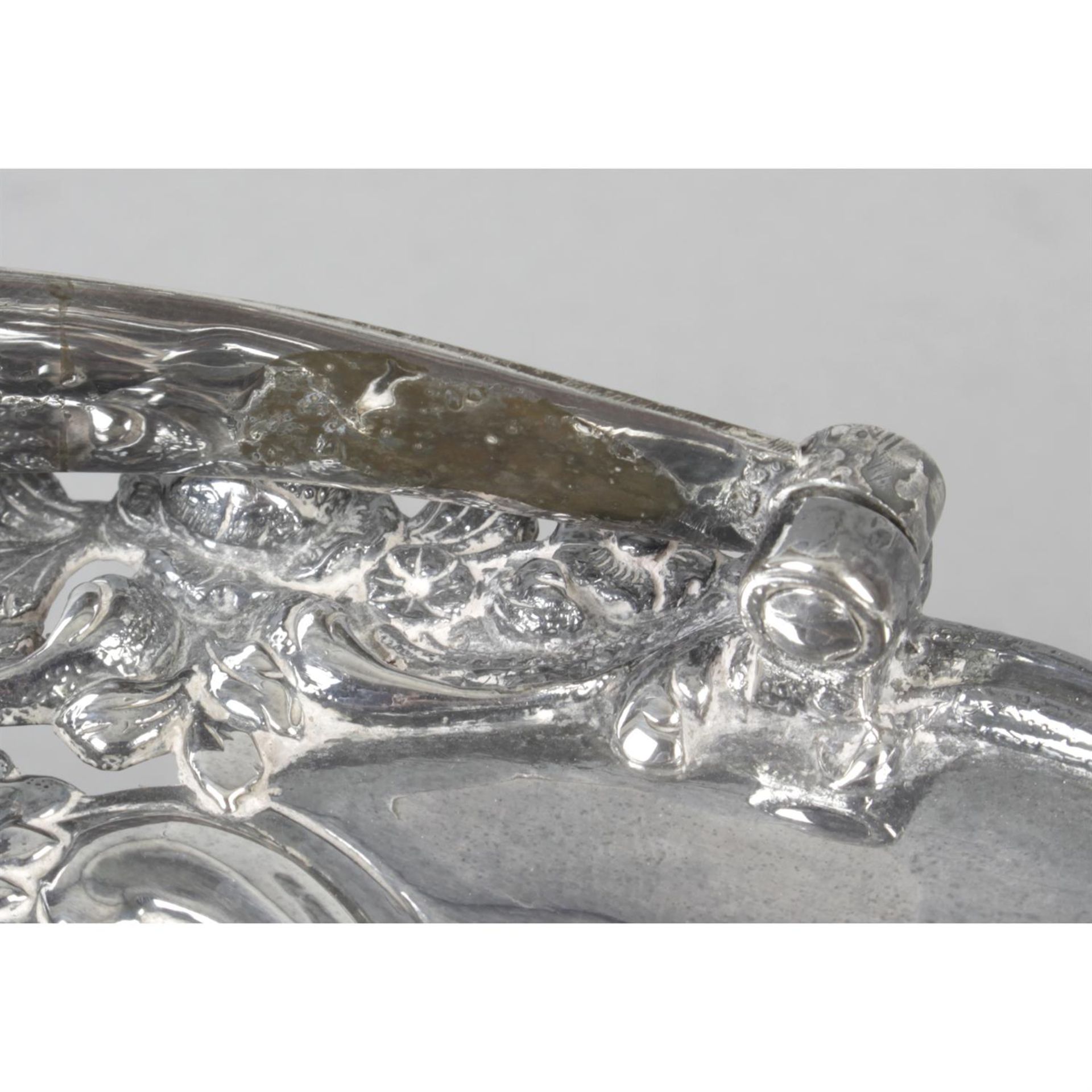 A George IV silver pierced dish with swing handle. - Image 3 of 4