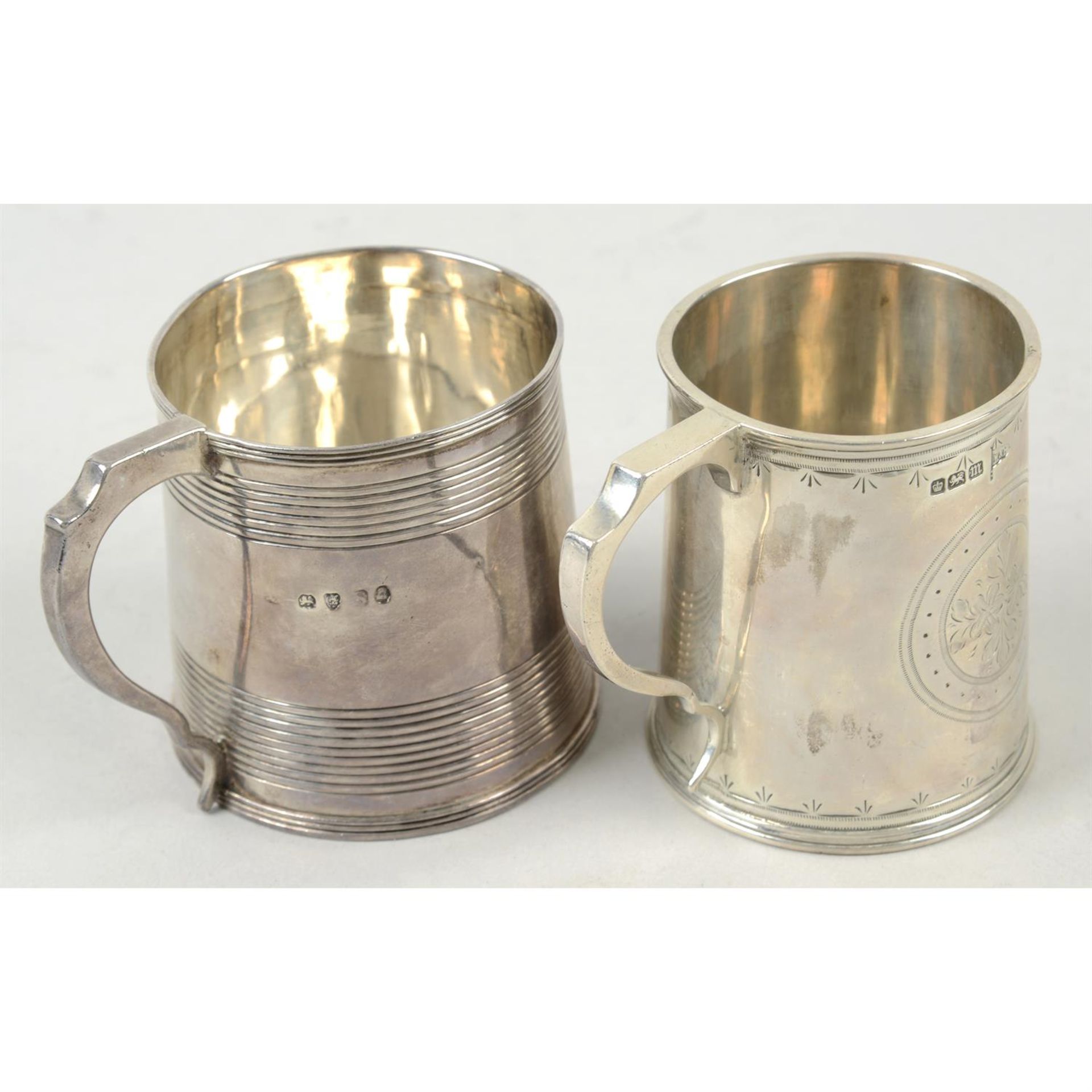 A late George III silver christening mug; together with an Edwardian silver example by Walker & - Image 2 of 4
