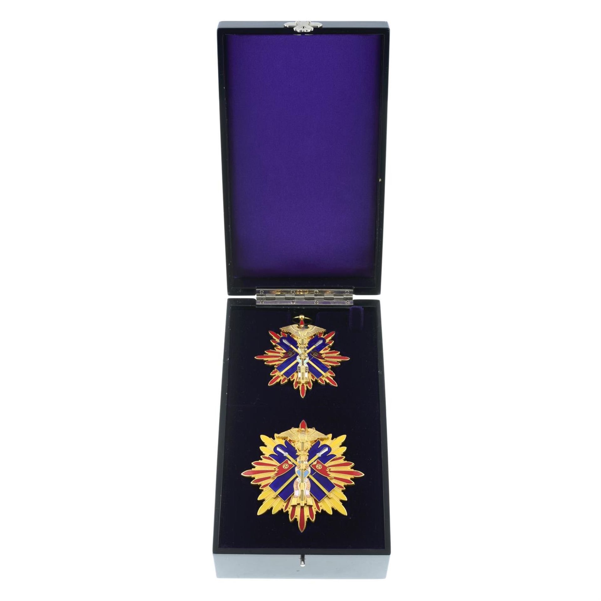 Japan, Order of the Kite Grand Cross set, in lacquered case. - Bild 4 aus 5