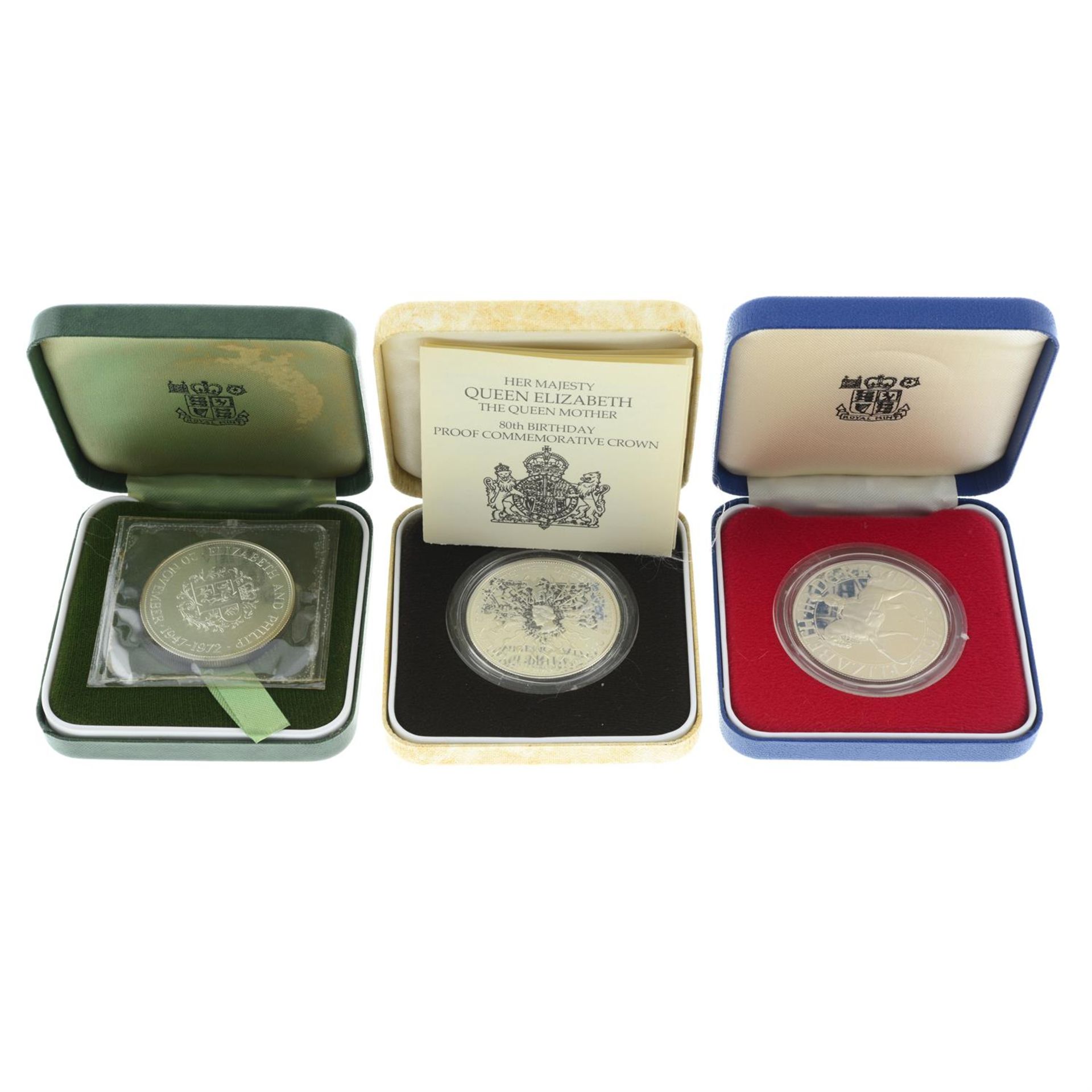 A selection of coins to include Elizabeth II, silver proof commemorative Crowns, etc. (16).