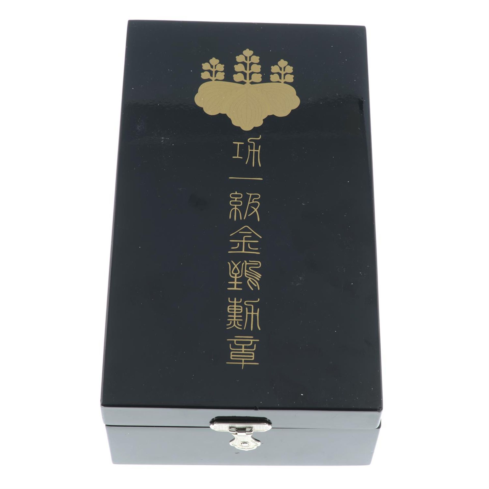 Japan, Order of the Kite Grand Cross set, in lacquered case. - Bild 5 aus 5