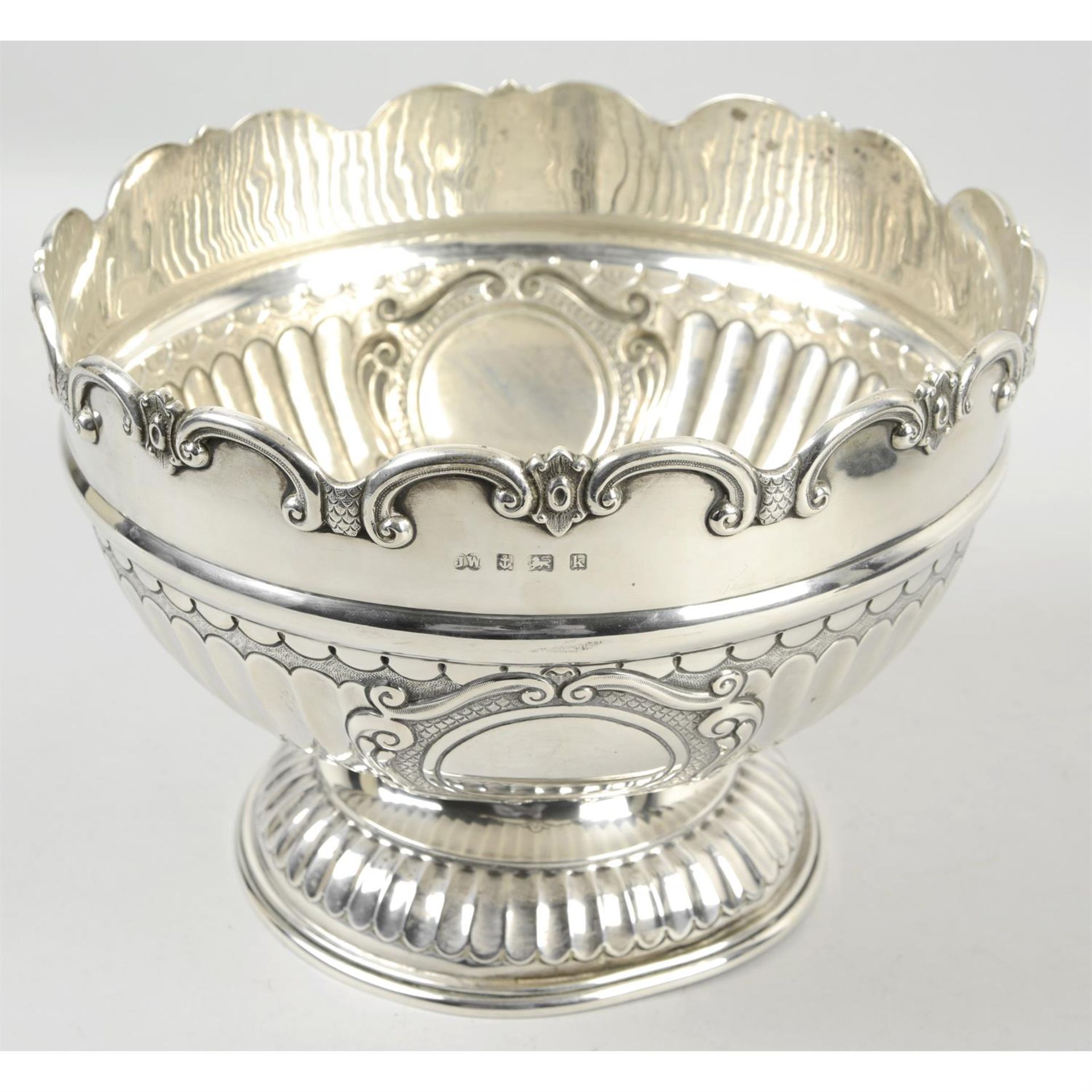 An Edwardian silver rose bowl. - Image 2 of 3