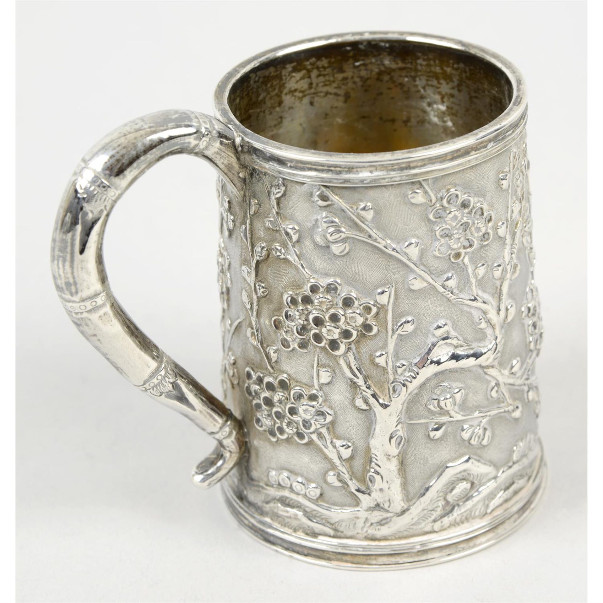 A Chinese export silver small mug. - Bild 2 aus 3