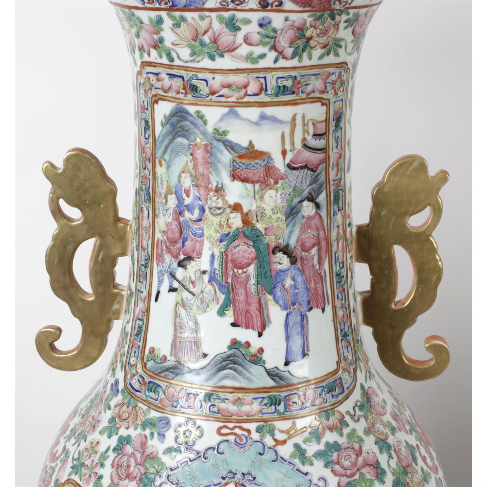 A pair of impressive, large mid-19th century Cantonese porcelain vases. - Image 5 of 20