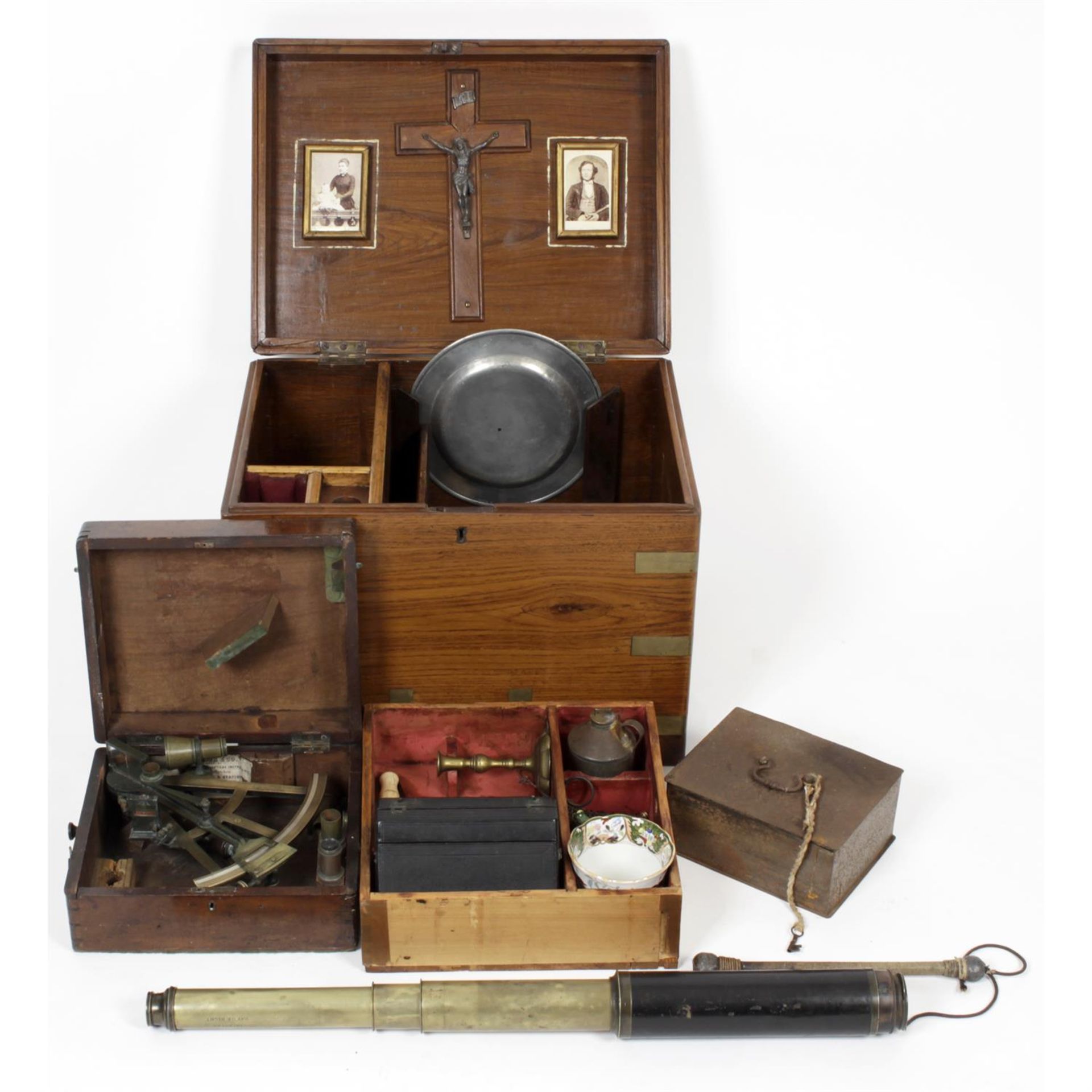 Military interest, an antique 19th century camphor wood brass bound marine campaign sea chest and - Bild 5 aus 8