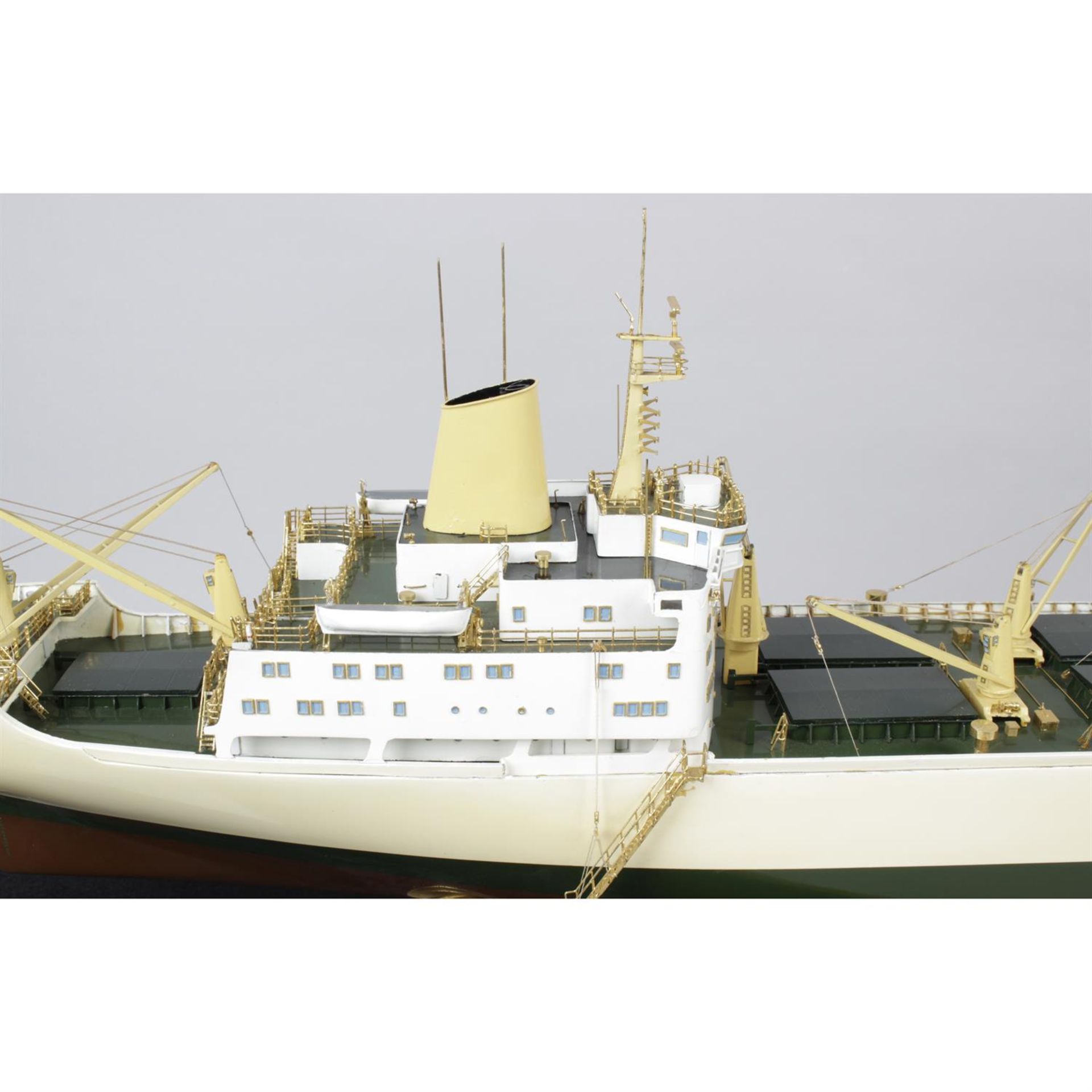 A fine boardroom or ship builders model of the Super High Speed Cargo Liner “Strathardle” of The - Image 2 of 5