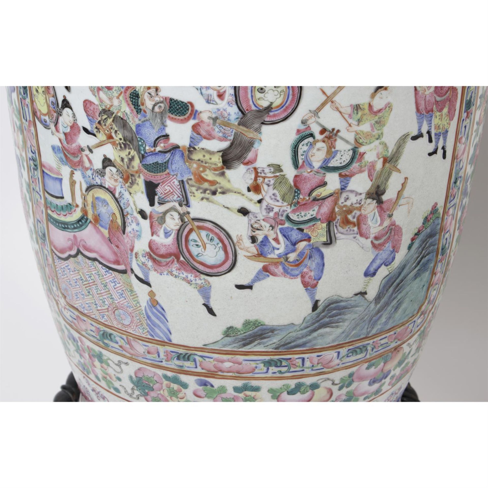 A pair of impressive, large mid-19th century Cantonese porcelain vases. - Image 7 of 20