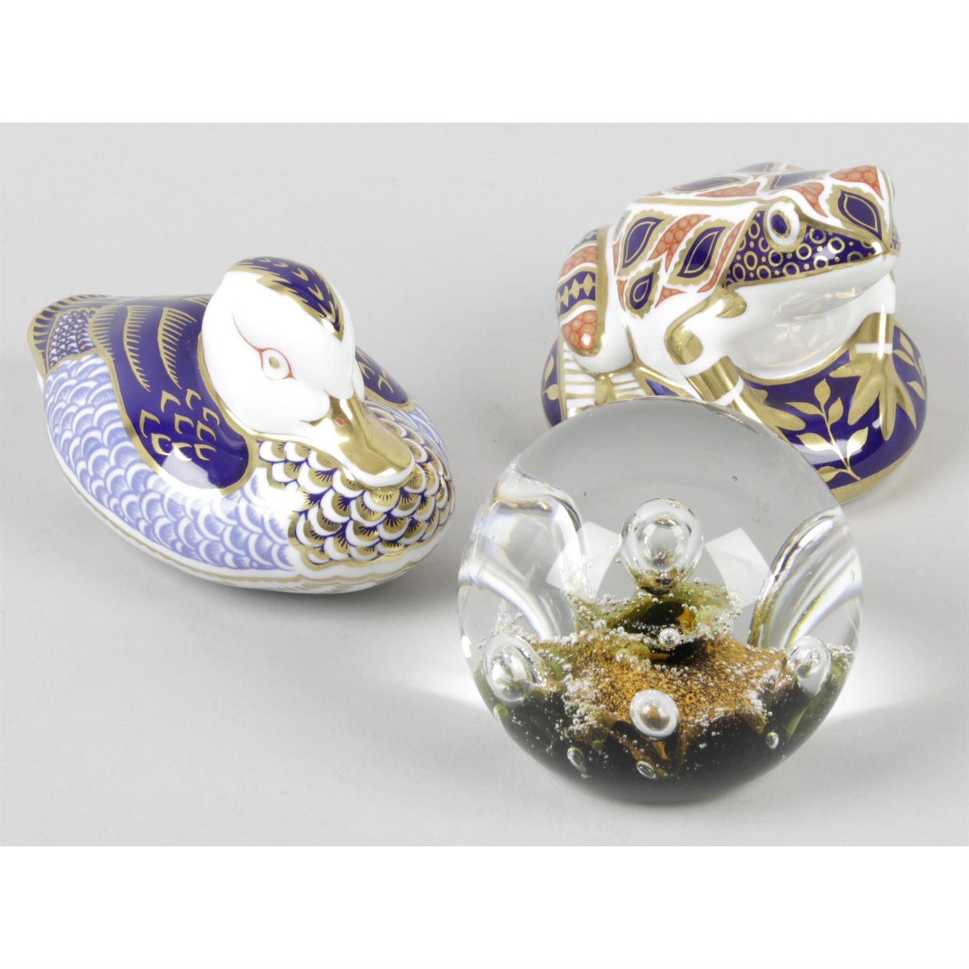 A mixed selection of assorted paperweights, to include Selkirk and Royal Crown Derby examples.