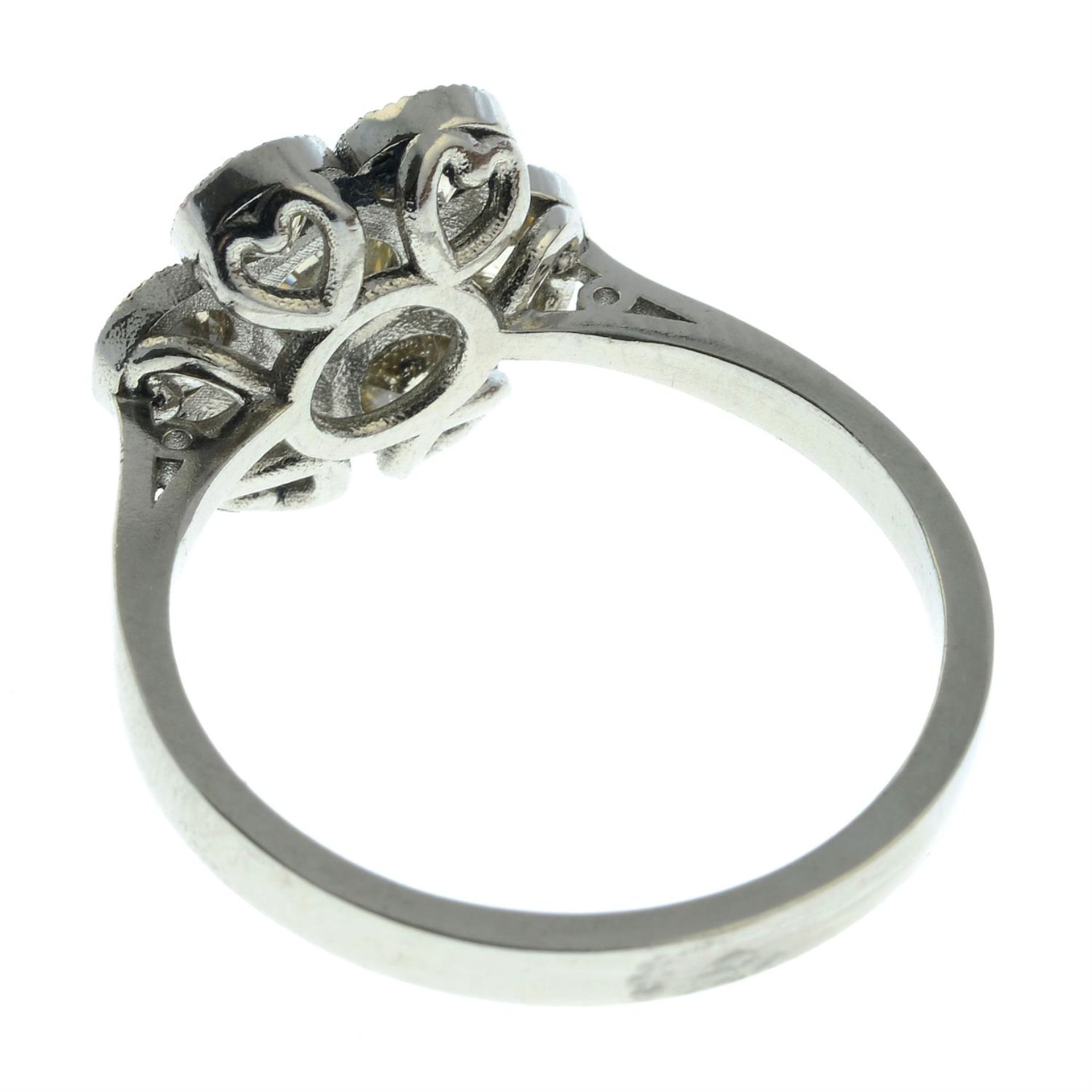 A brilliant-cut diamond floral cluster ring. - Bild 2 aus 2