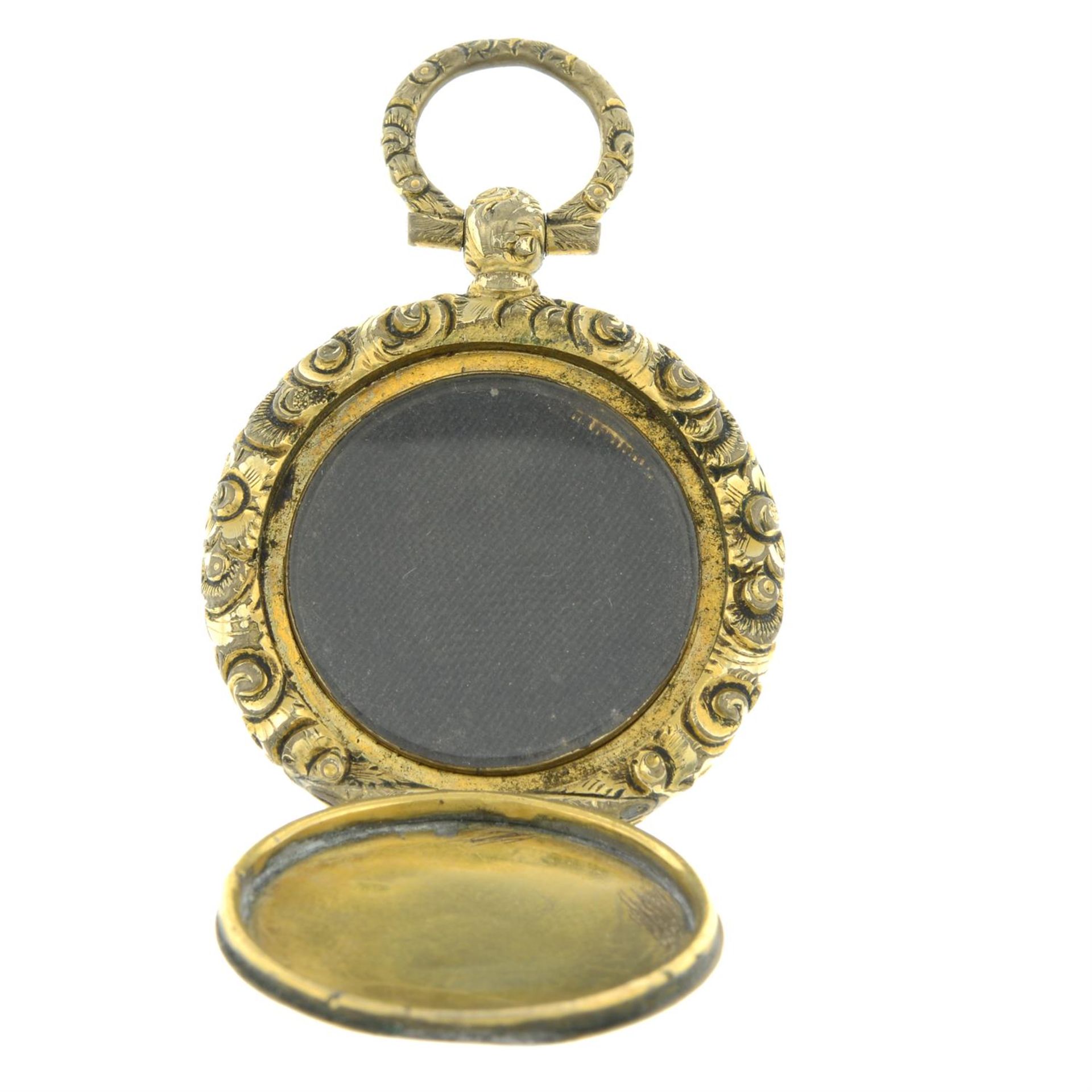 A Victorian 9ct gold ornate locket. - Image 3 of 3