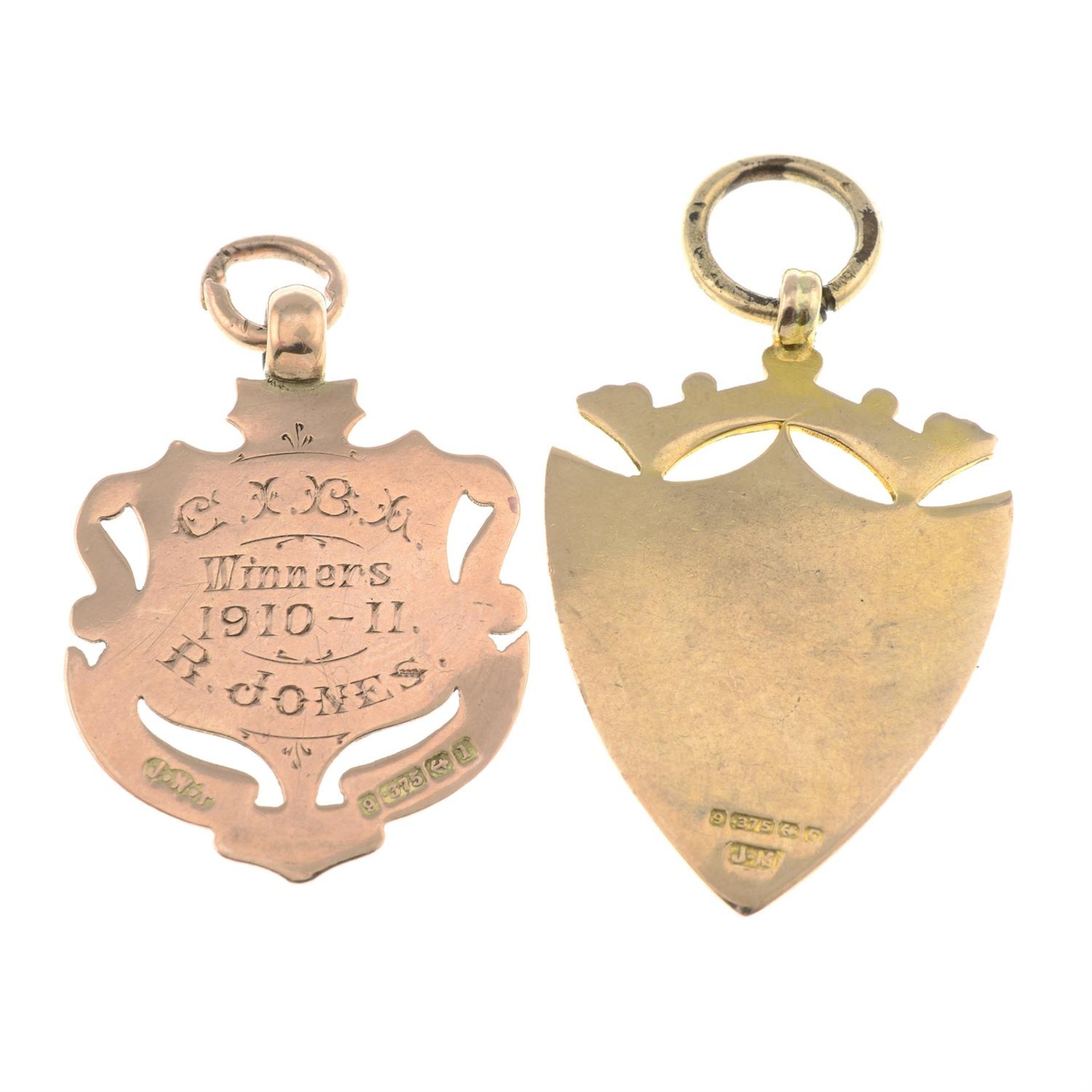 Two Edwardian to early 20th century 9ct gold enamel fobs. - Bild 2 aus 2
