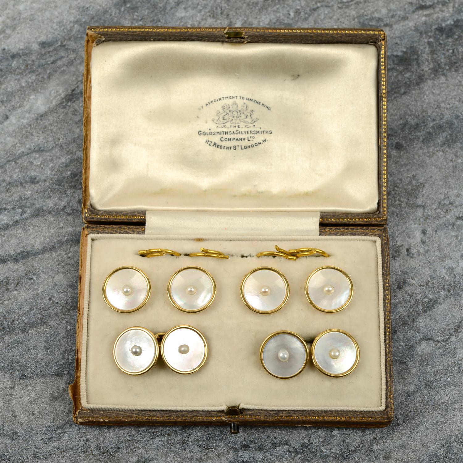 A gentleman's early 20th century 18ct gold seed and mother-of-pearl dress set, comprising pair of - Image 5 of 5