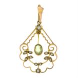 An Edwardian 9ct gold peridot and split pearl openwork pendant.