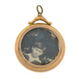 An early 20th century 9ct gold locket.