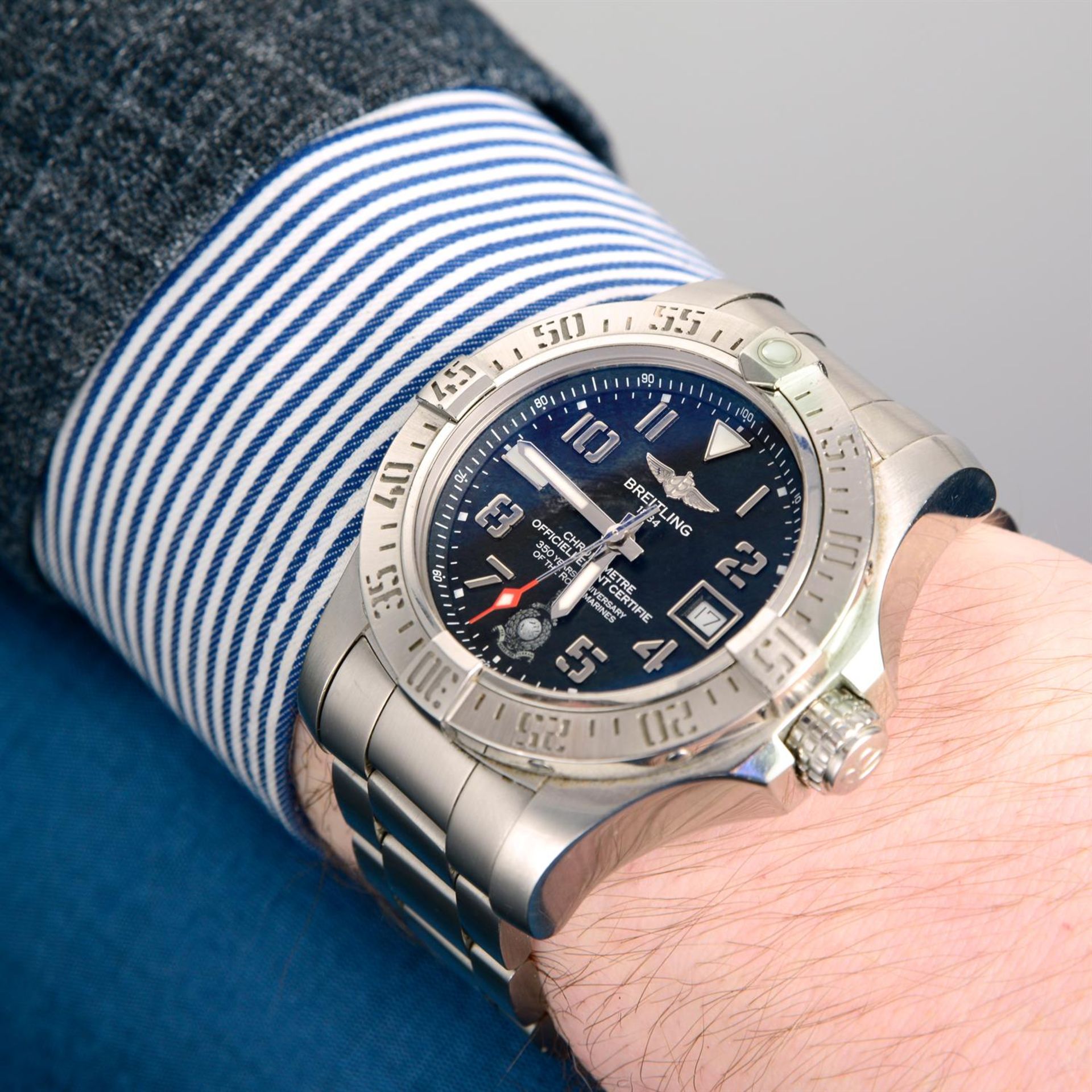 BREITLING - a limited edition stainless steel Avenger II Seawolf Royal Marines anniversary bracelet - Image 5 of 6