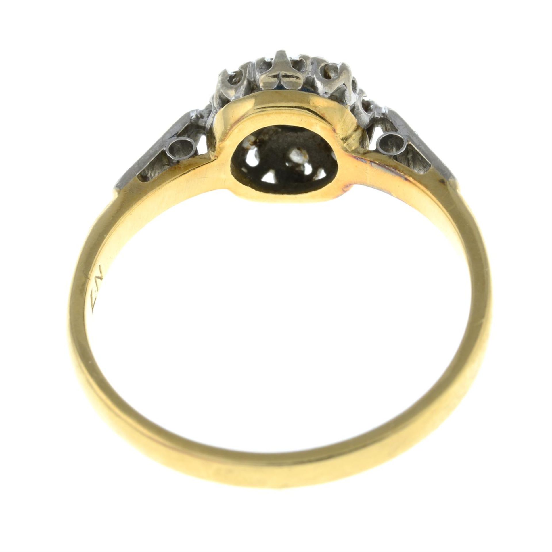 A mid 20th century 18ct gold and platinum sapphire and diamond ring. - Bild 2 aus 2