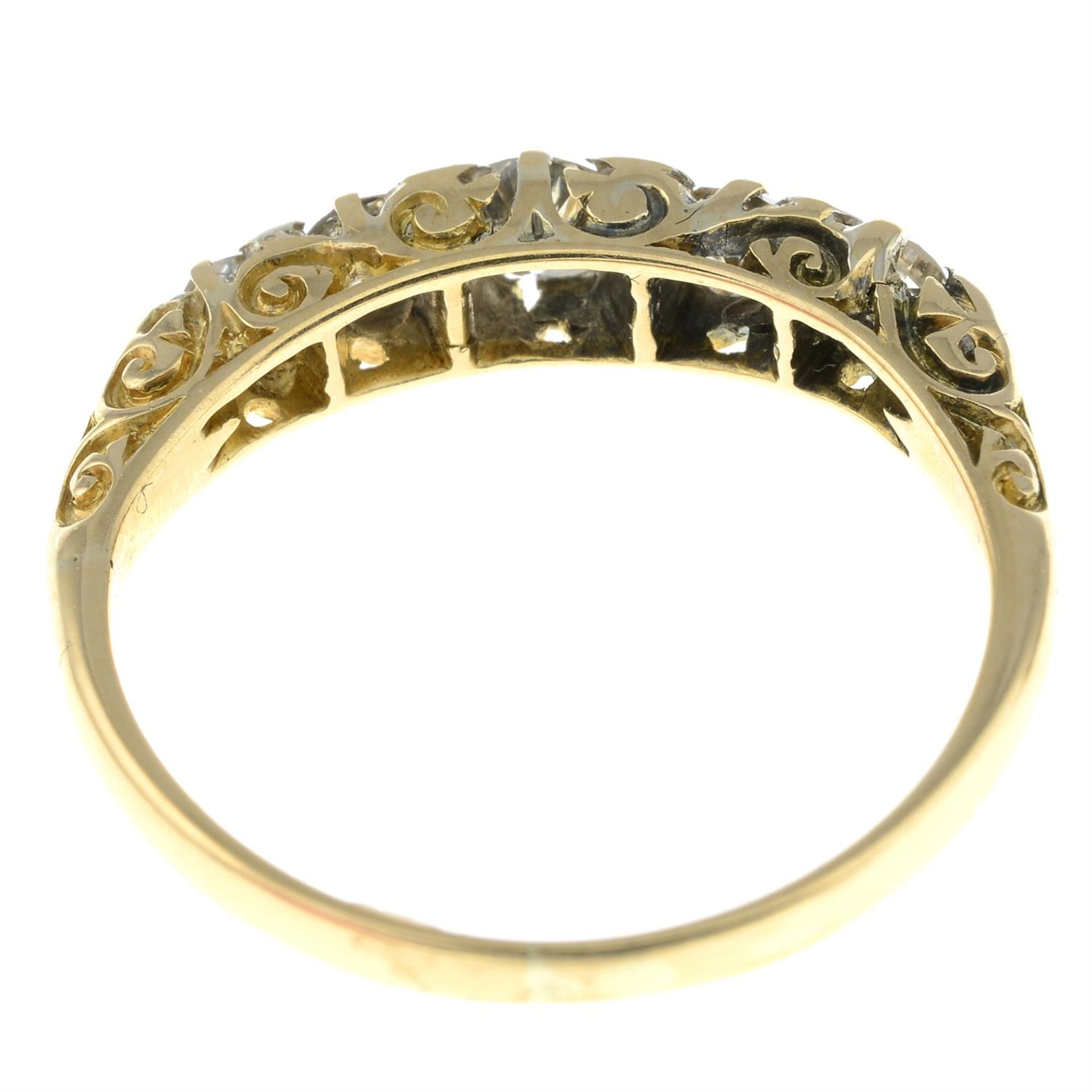 An early 20th century old-cut diamond five-stone ring. - Bild 2 aus 2
