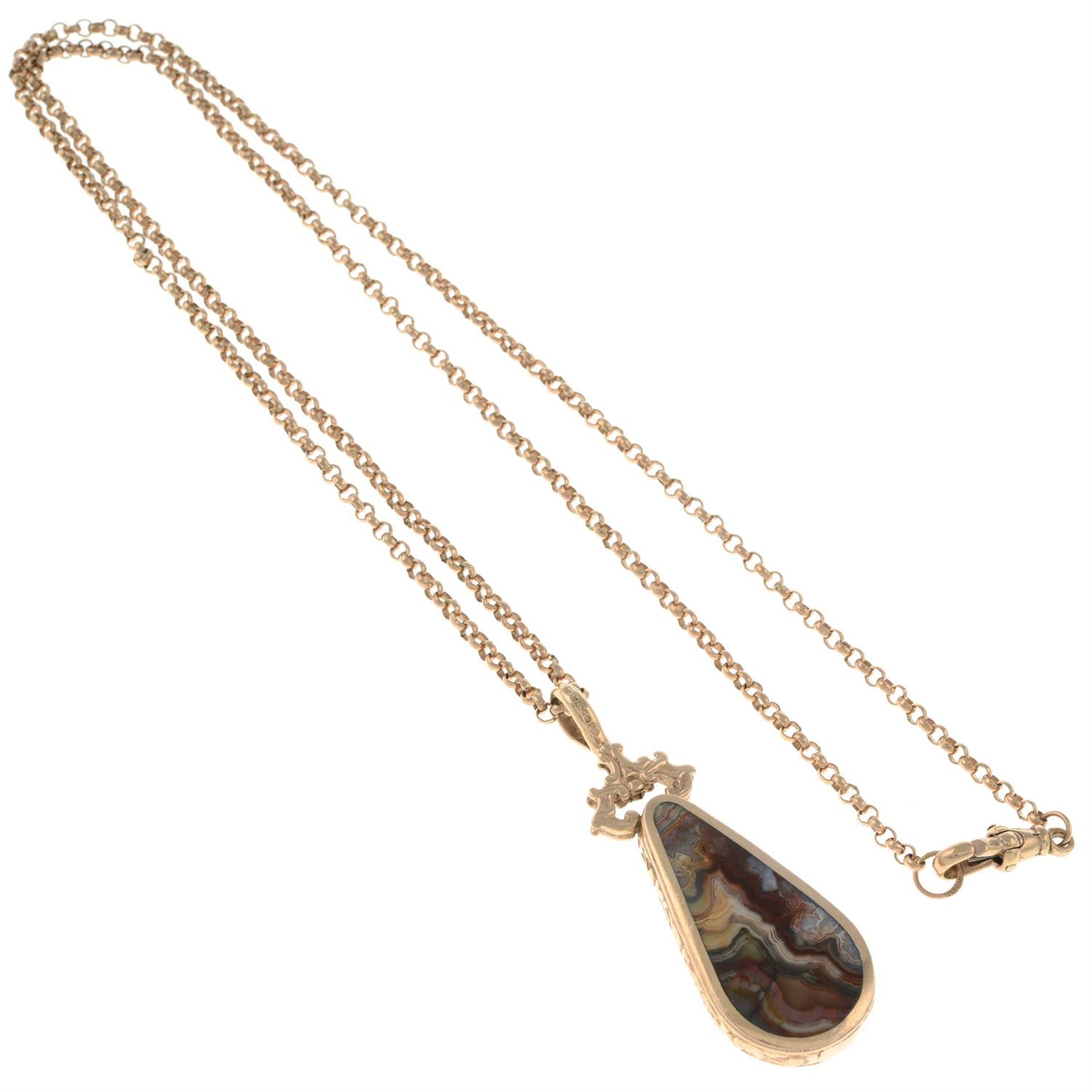 A 9ct gold agate pendant, with 9ct gold belcher-link chain. - Bild 2 aus 2