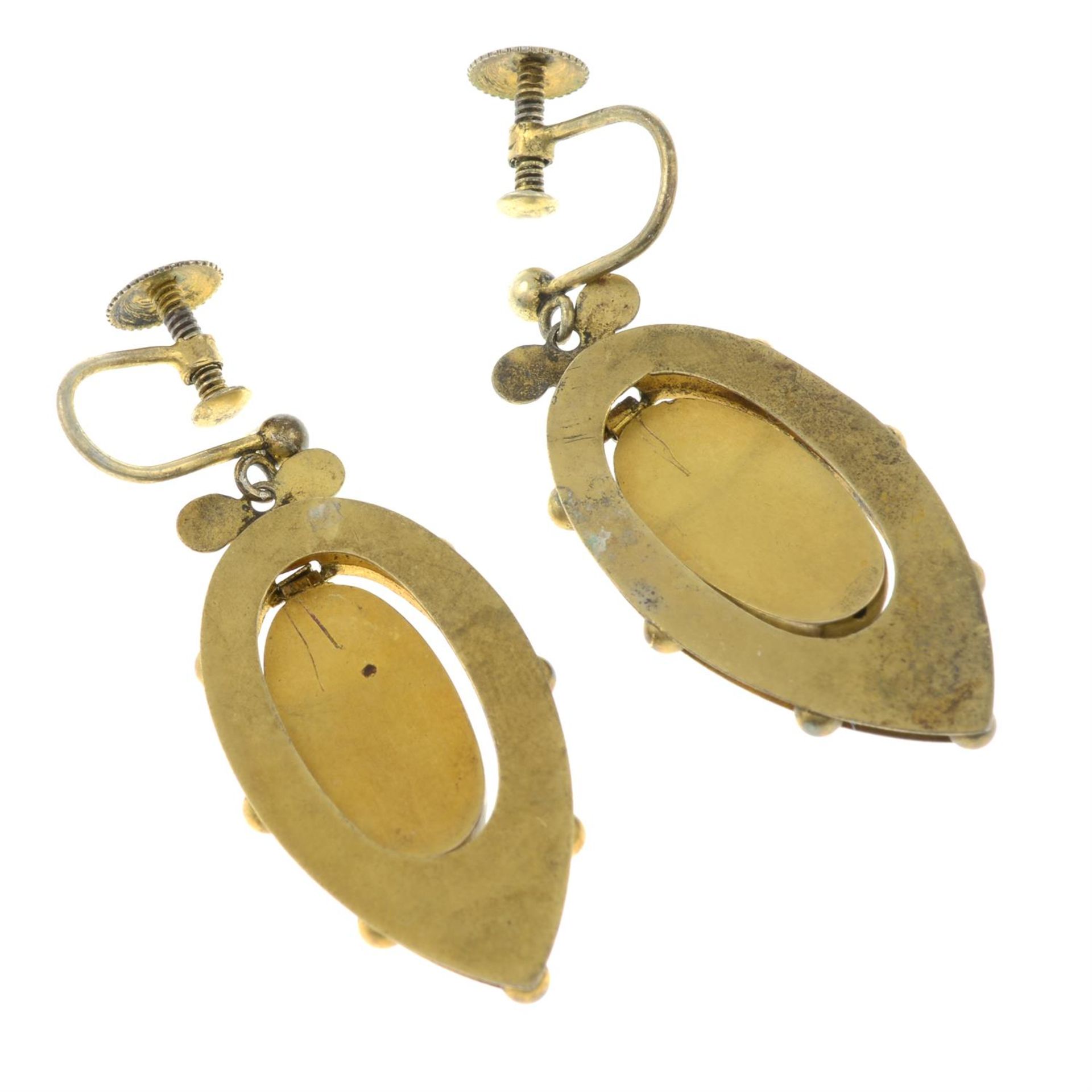 A pair of mid Victorian gold split pearl 'Etruscan Revival' earrings, with replacement screw-backs. - Bild 2 aus 2