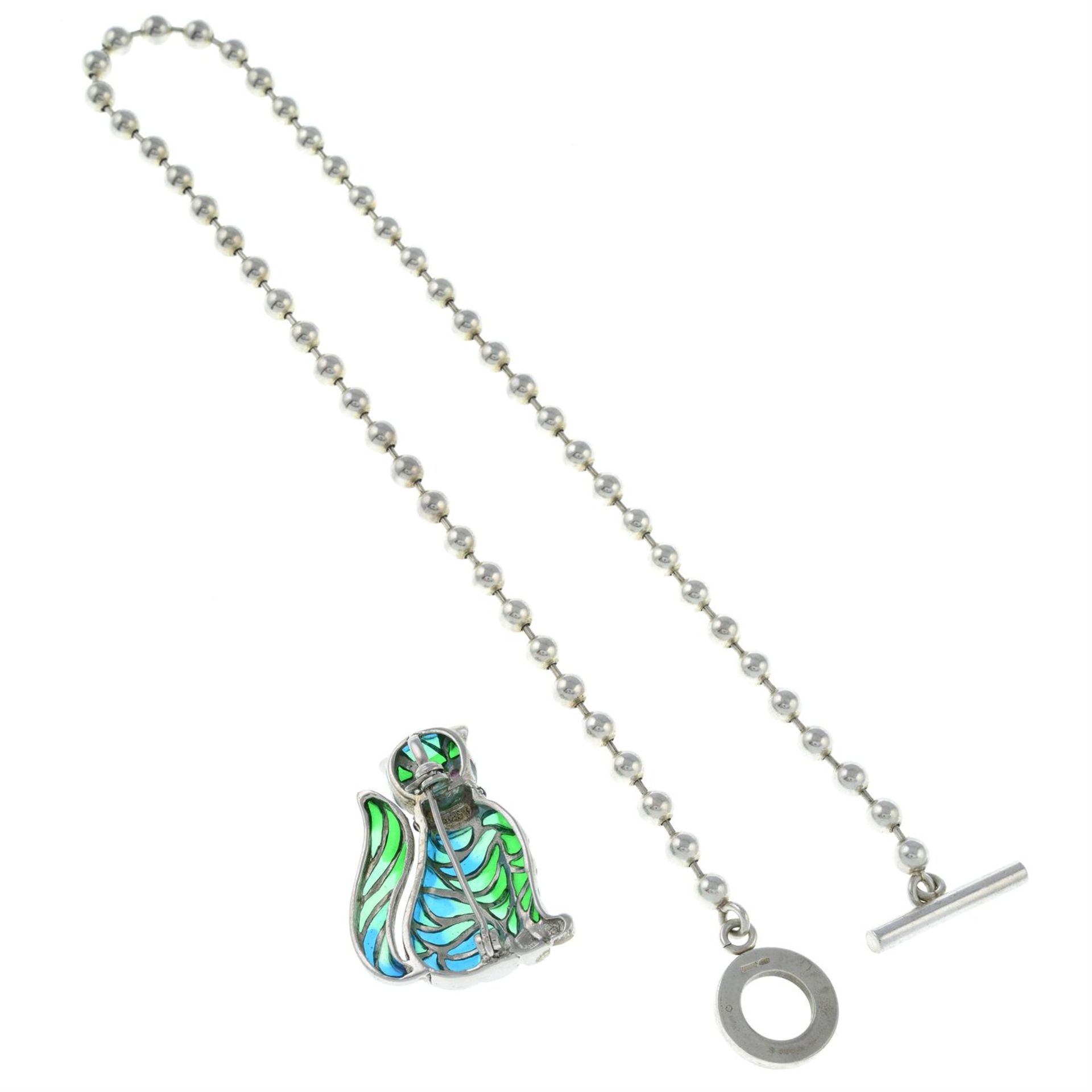 A bead-link necklace, by Gucci, together with a plique-a-jour vari-hue enamel cat brooch. - Bild 2 aus 2