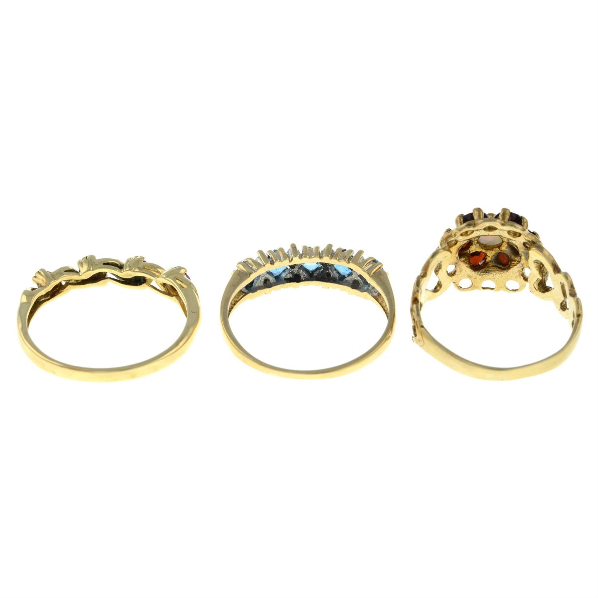 Three 9ct gold gem-set rings. - Bild 2 aus 2