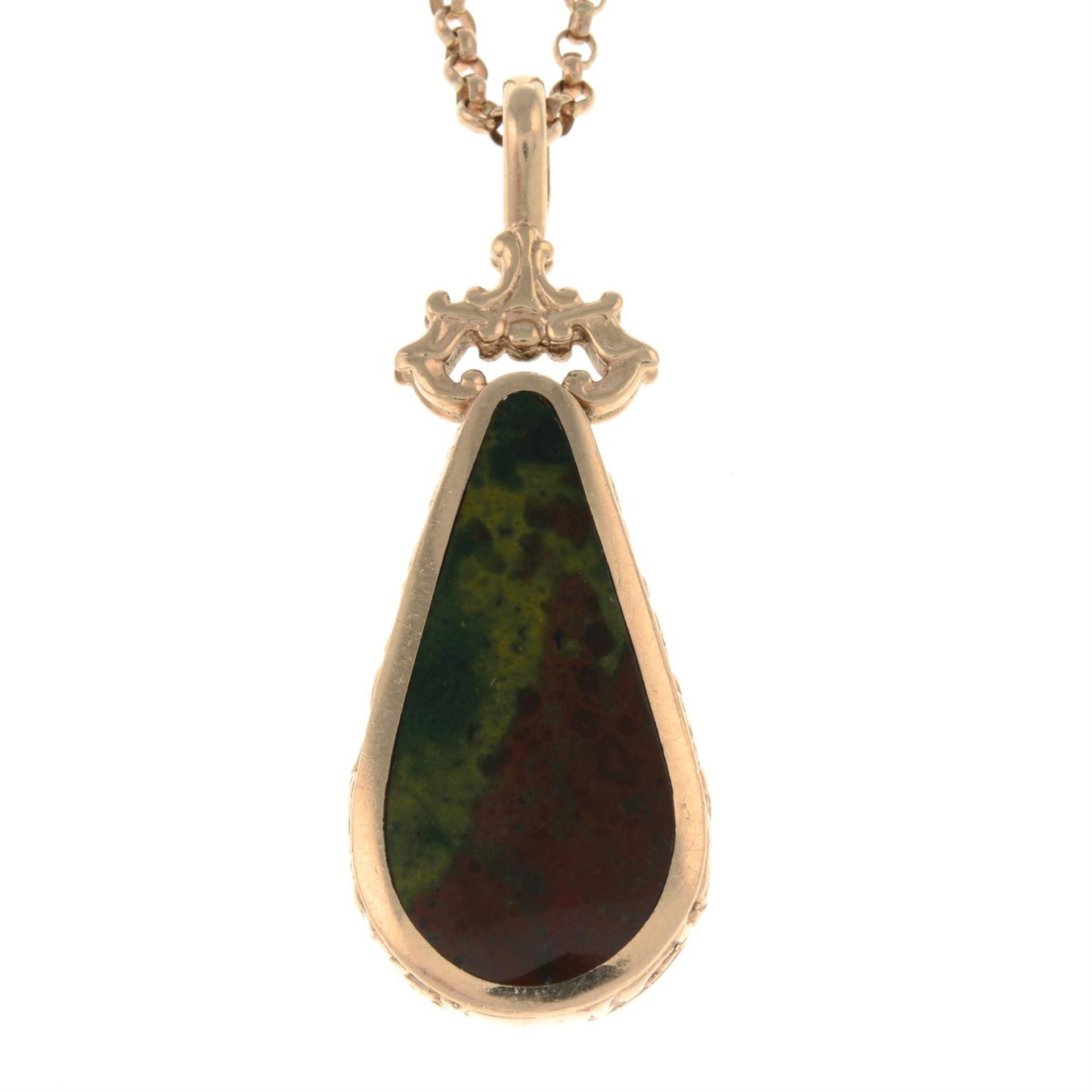 A 9ct gold agate pendant, with 9ct gold belcher-link chain.