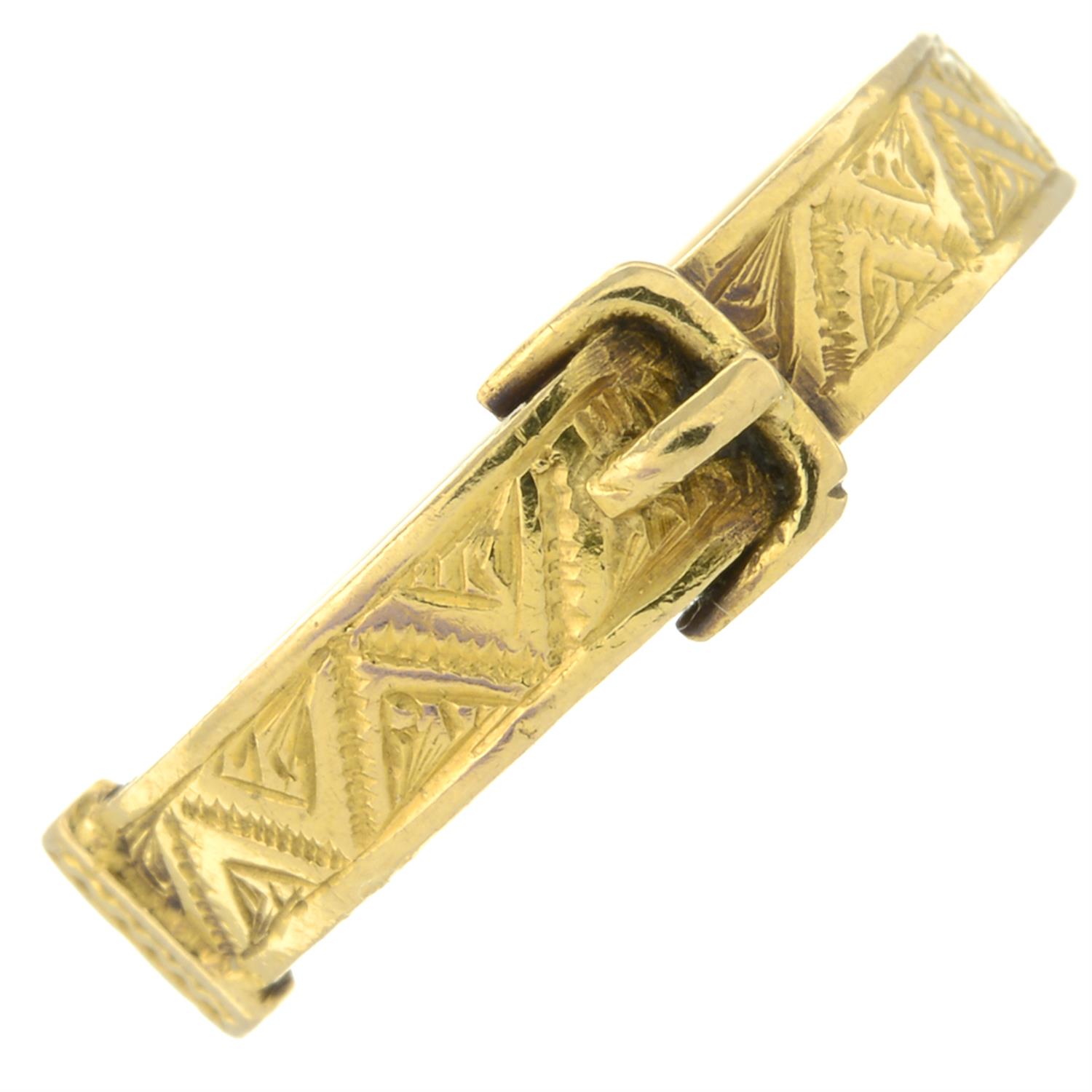 A mid Victorian 18ct gold patterned buckle ring.