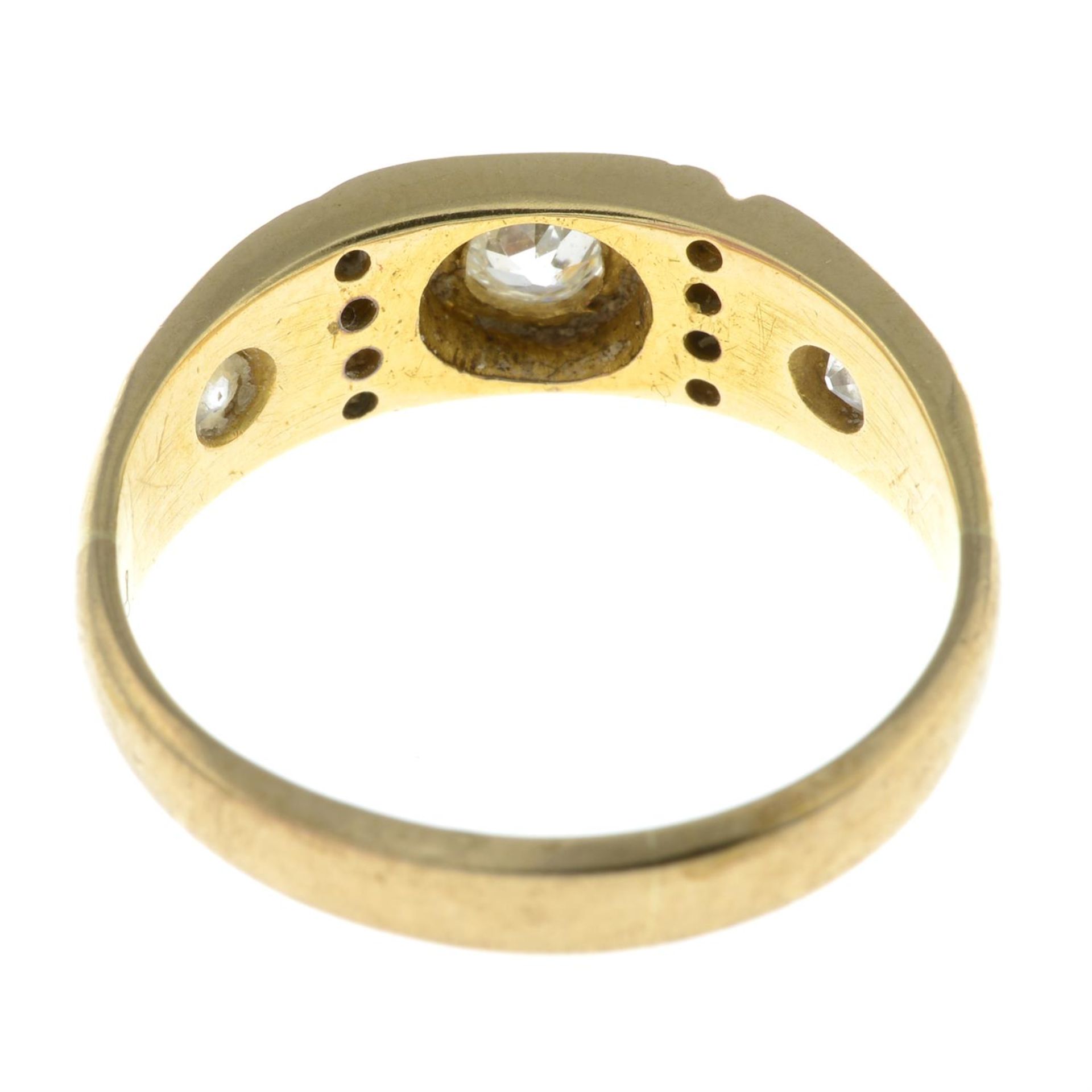 An early 20th century 18ct gold vari-cut diamond ring. - Bild 2 aus 2