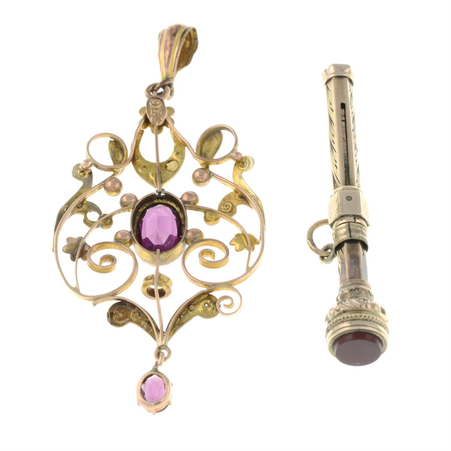 An Edwardian 9ct gold garnet and split pearl openwork pendant, together with an Edwardian 9ct gold - Bild 2 aus 2