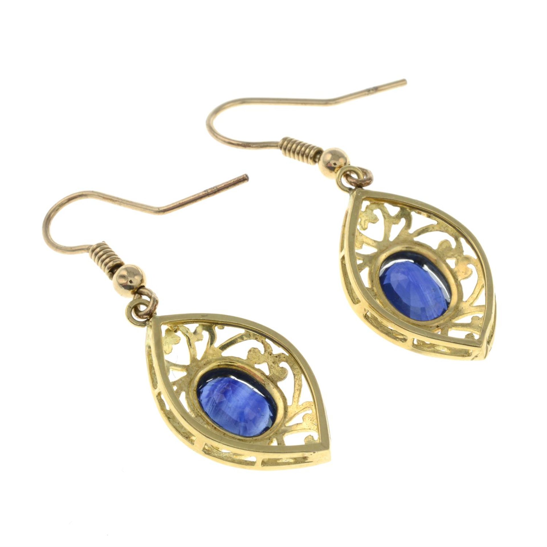 A pair of openwork earrings, with sapphire highlights. - Bild 2 aus 2