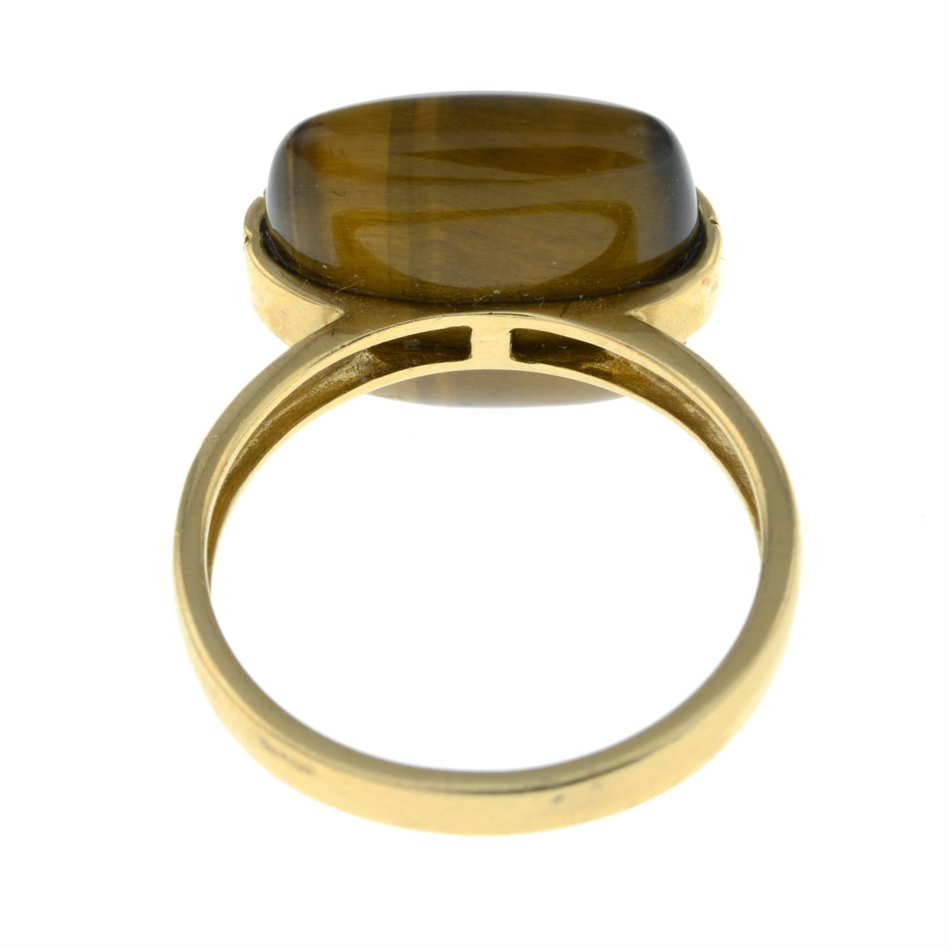 A 9ct gold tigers eye dress ring. - Image 2 of 2