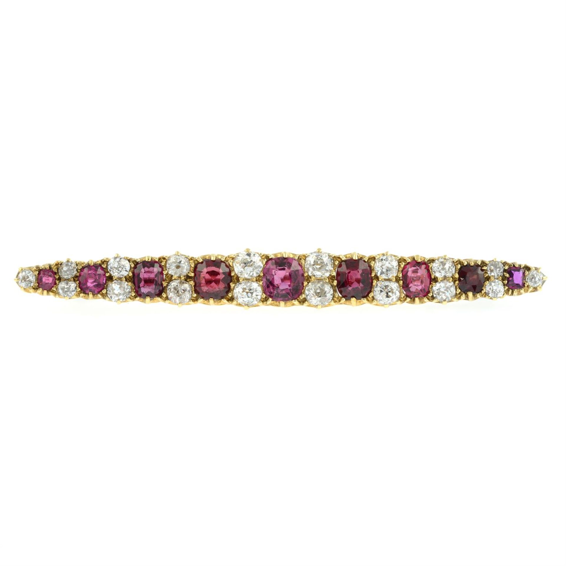 An early 20th century 18ct gold red spinel and old-cut diamond bar brooch. - Bild 2 aus 4