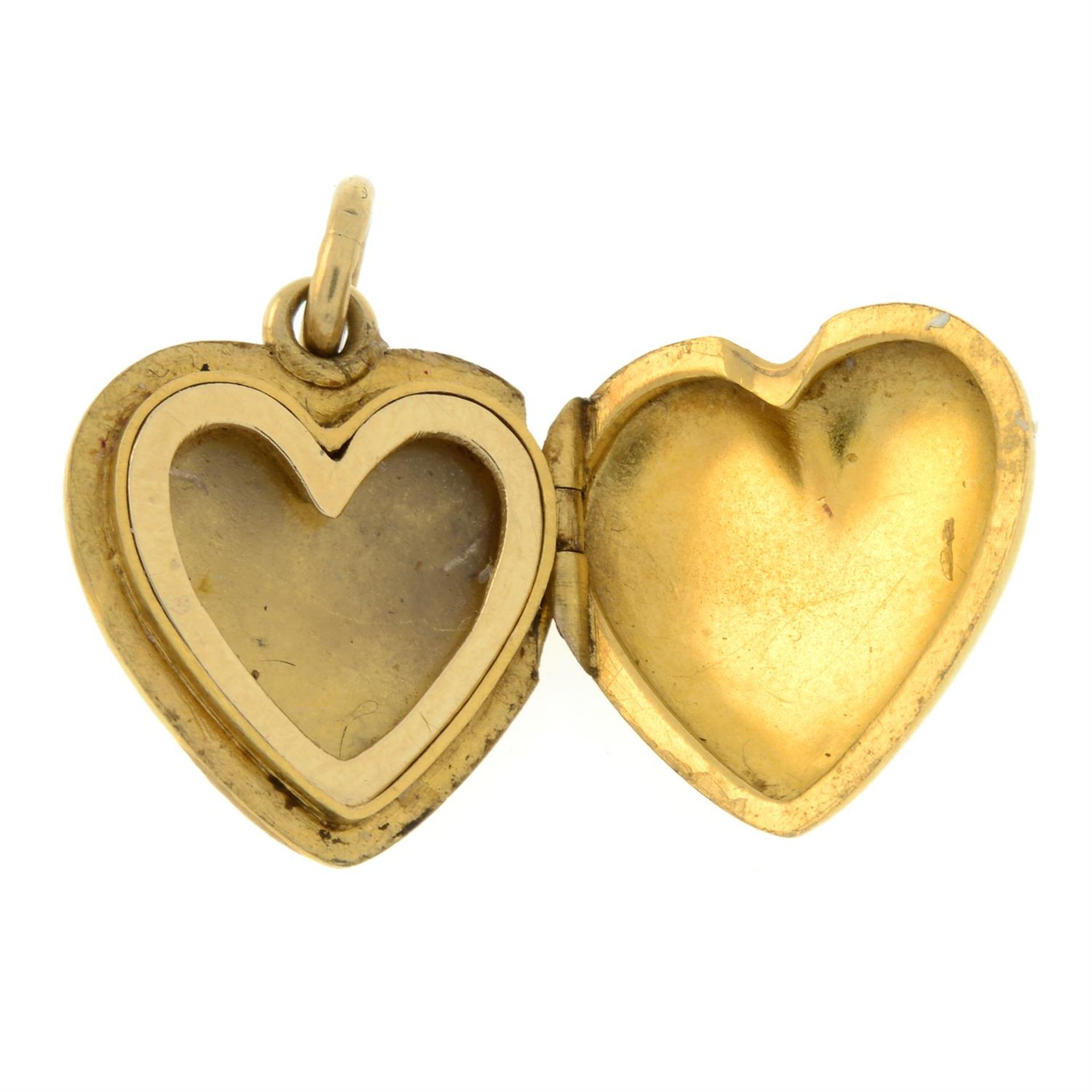 An early 20th century 18ct gold heart locket pendant. - Bild 4 aus 5