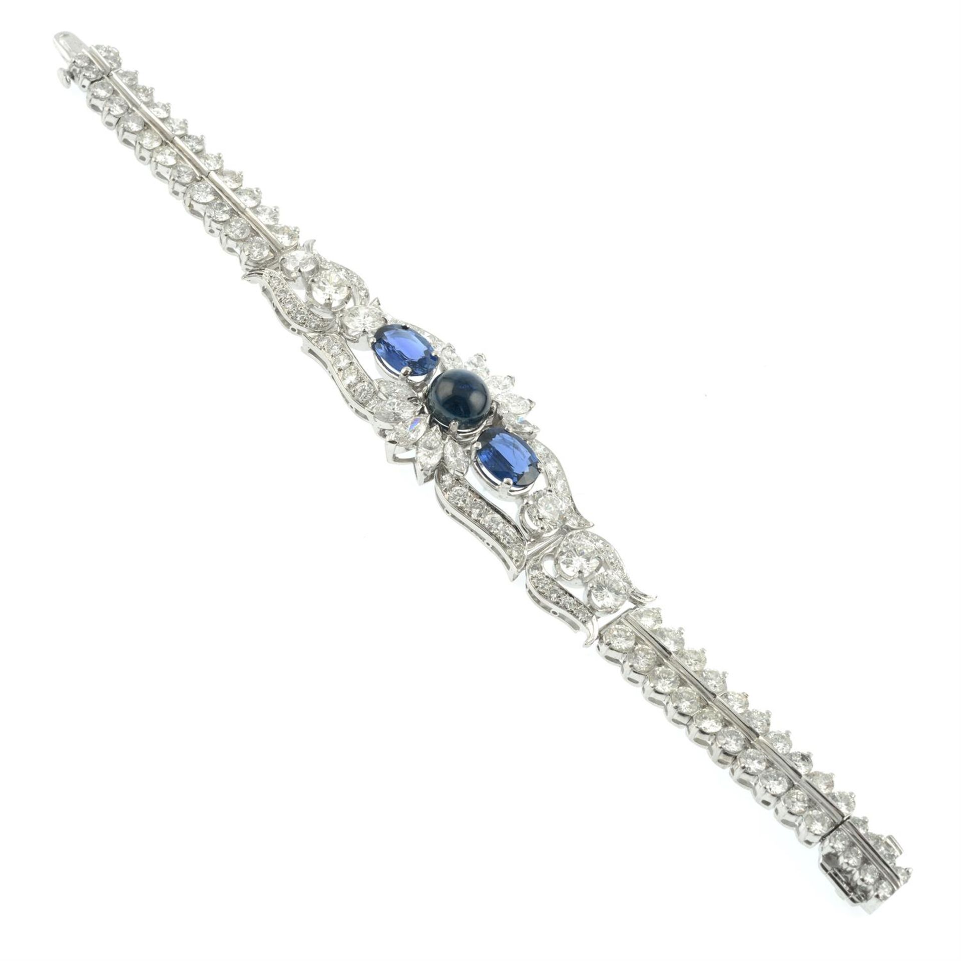 A mid 20th century platinum sapphire and vari-cut diamond bracelet. - Bild 3 aus 5
