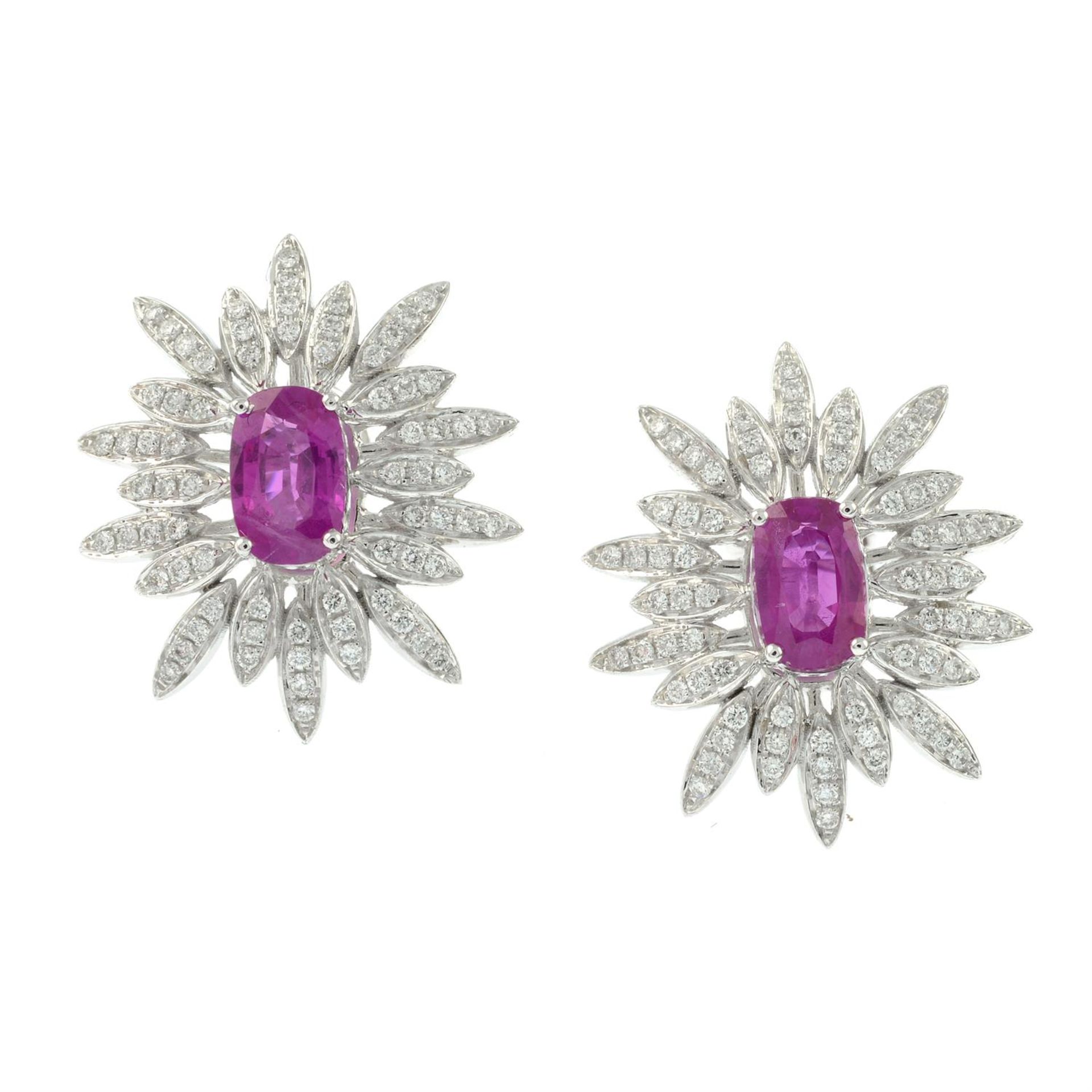 A pair of ruby and brilliant-cut diamond floral cluster earrings. - Bild 2 aus 3