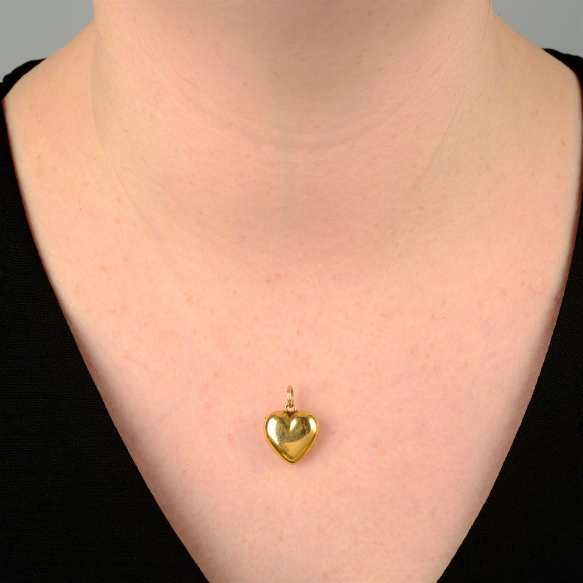 An early 20th century 18ct gold heart locket pendant. - Bild 5 aus 5