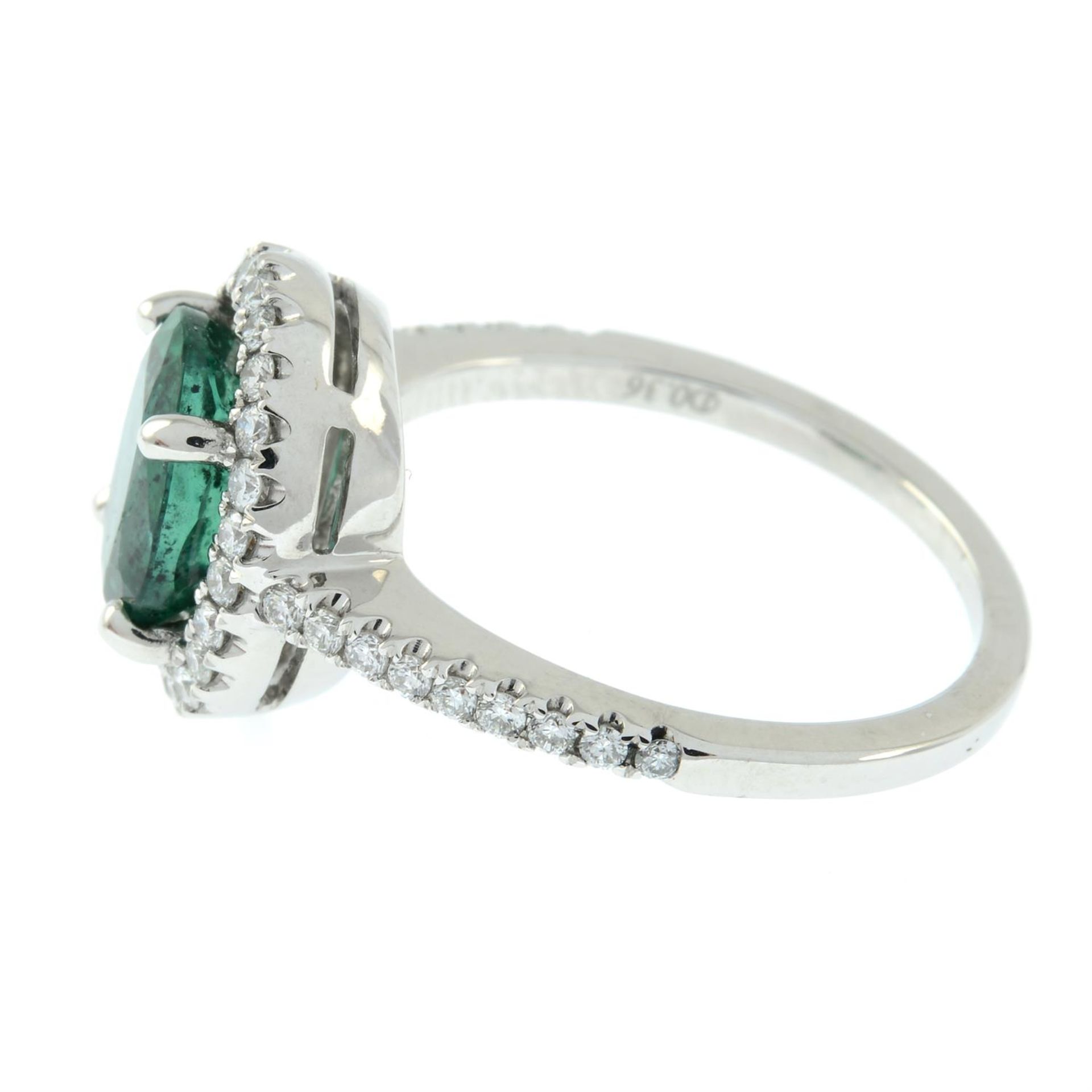 An emerald and brilliant-cut diamond dress ring. - Image 4 of 5