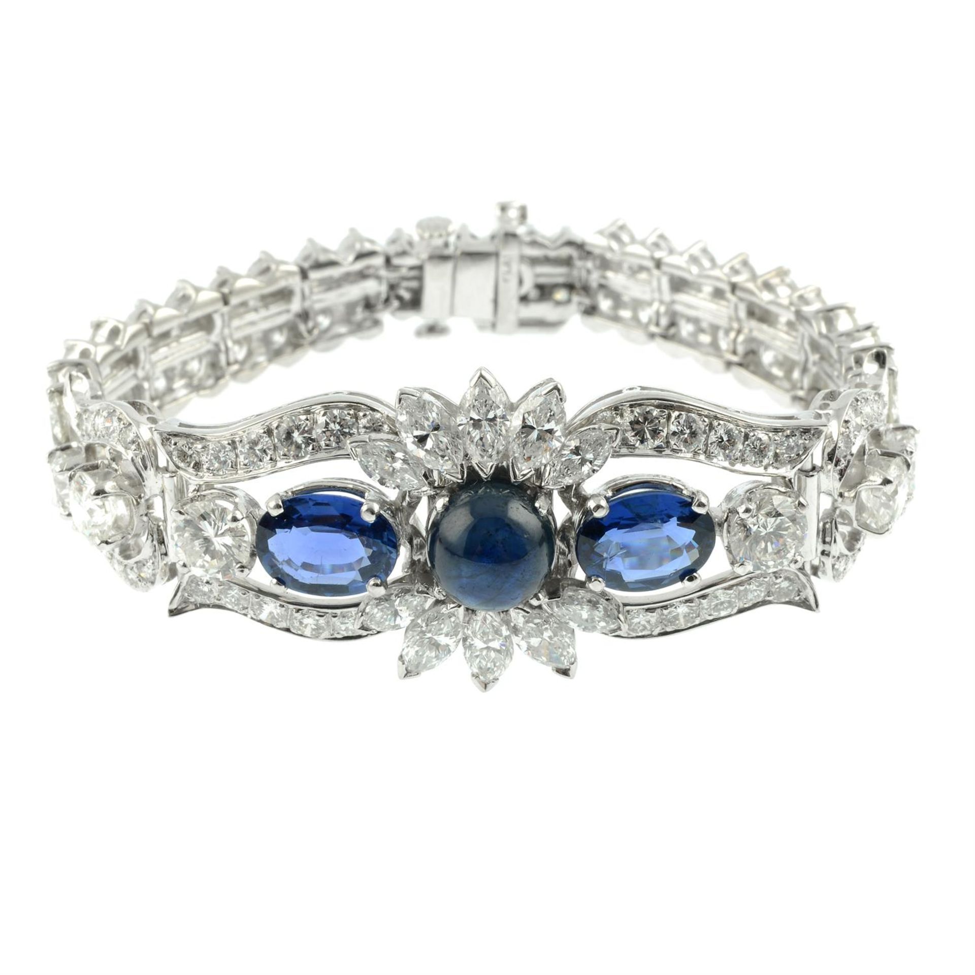 A mid 20th century platinum sapphire and vari-cut diamond bracelet. - Bild 2 aus 5