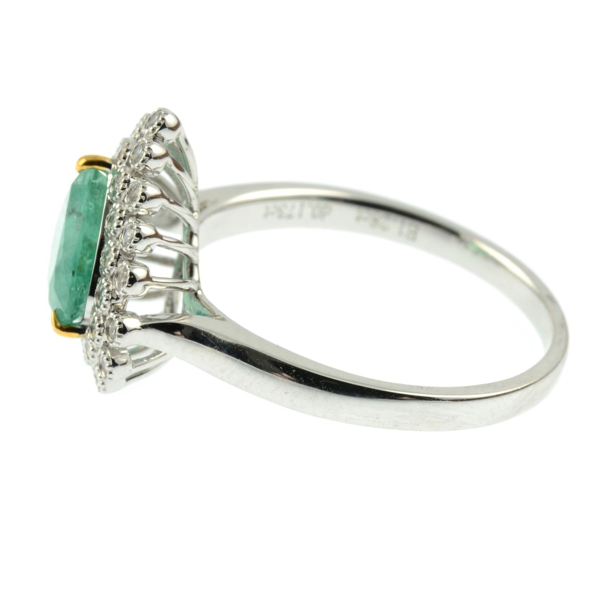 An emerald and brilliant-cut diamond cluster ring. - Image 3 of 5