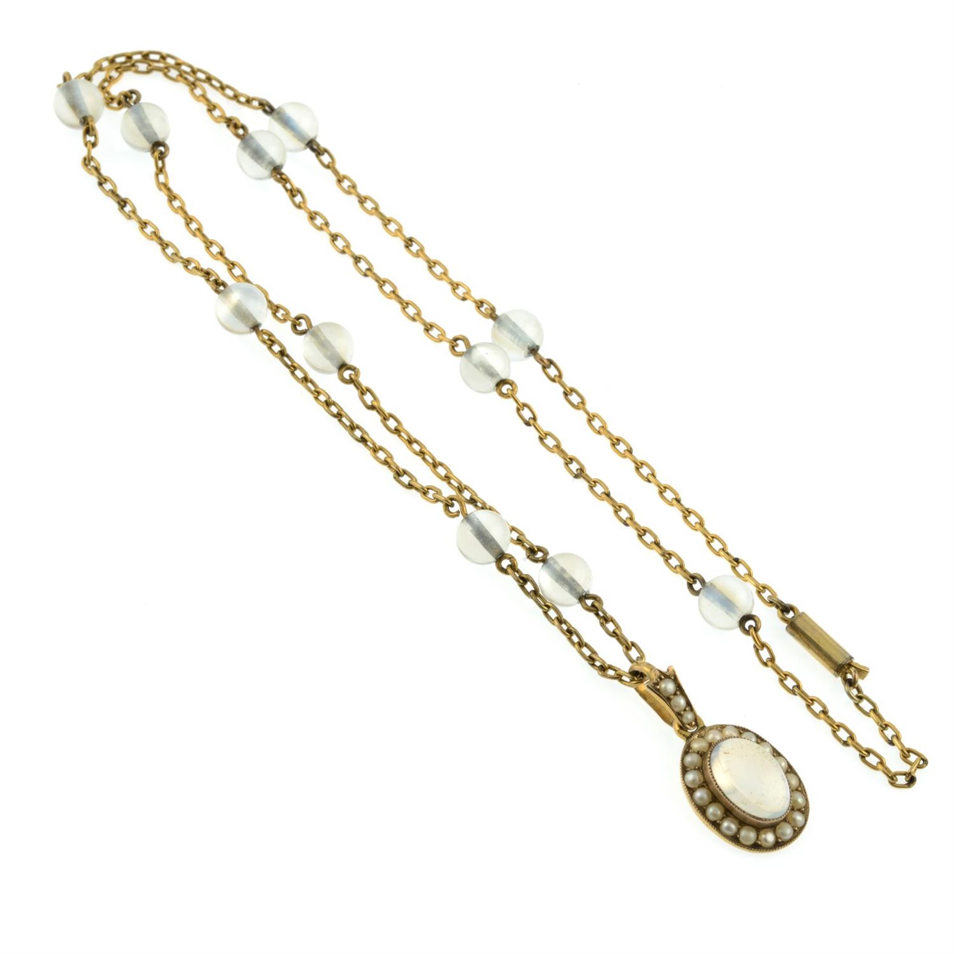 An early 20th century 9ct gold moonstone split pearl pendant, suspended from a moonstone bead - Bild 4 aus 4