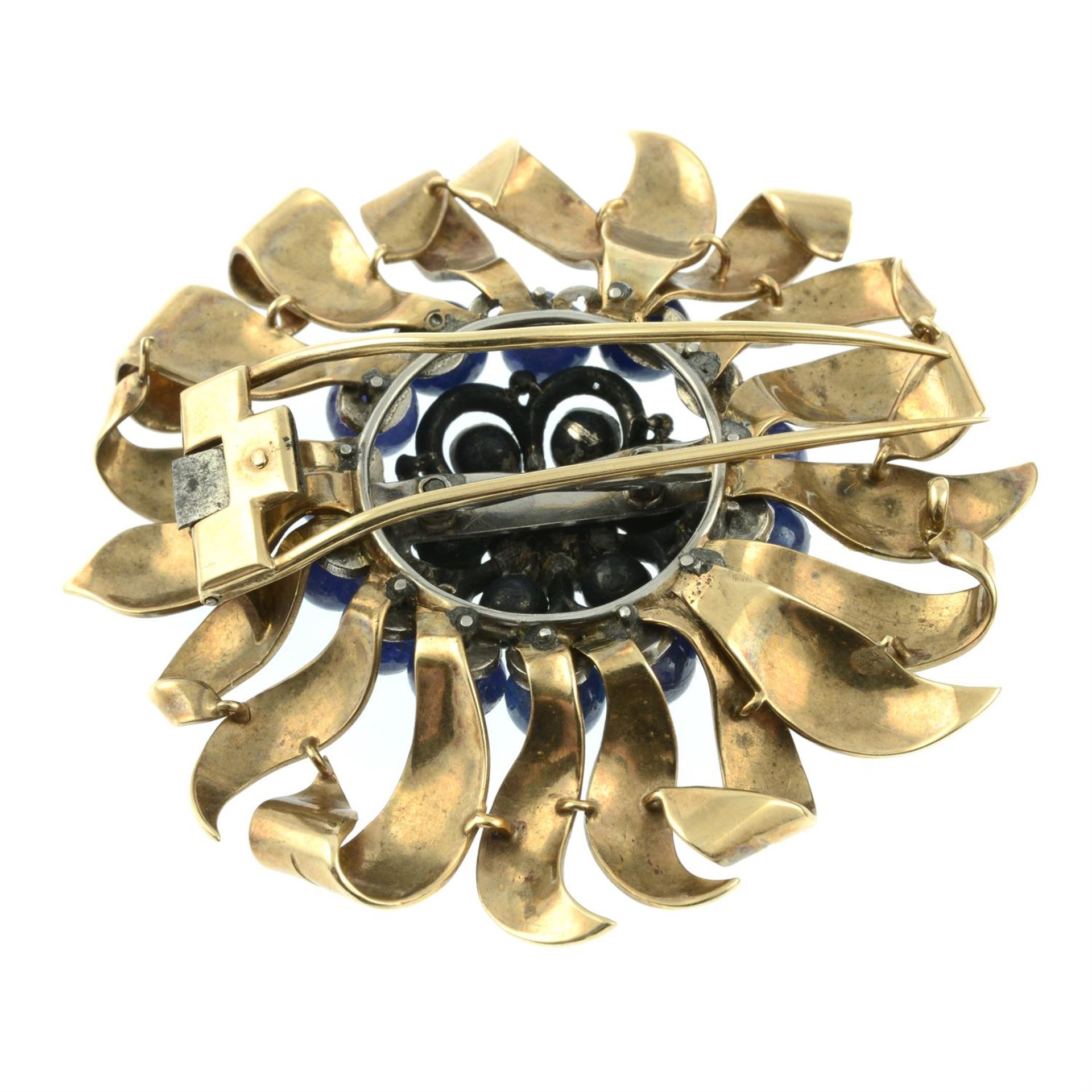 A mid 20th century silver and 9ct gold old-cut diamond and sapphire bead floral brooch. - Bild 3 aus 4