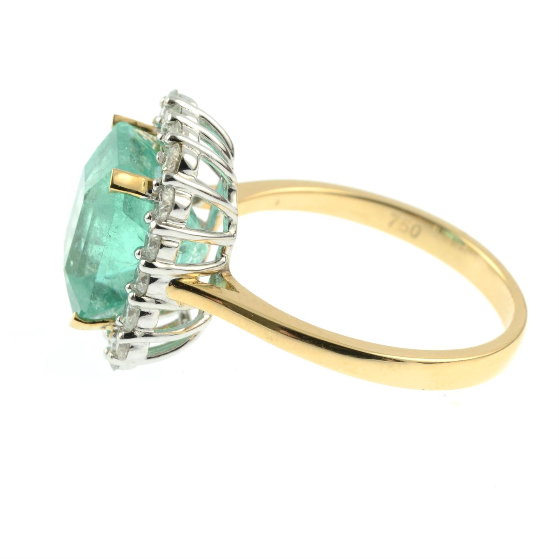 An 18ct gold Colombian emerald and brilliant-cut diamond cluster ring. - Image 3 of 6
