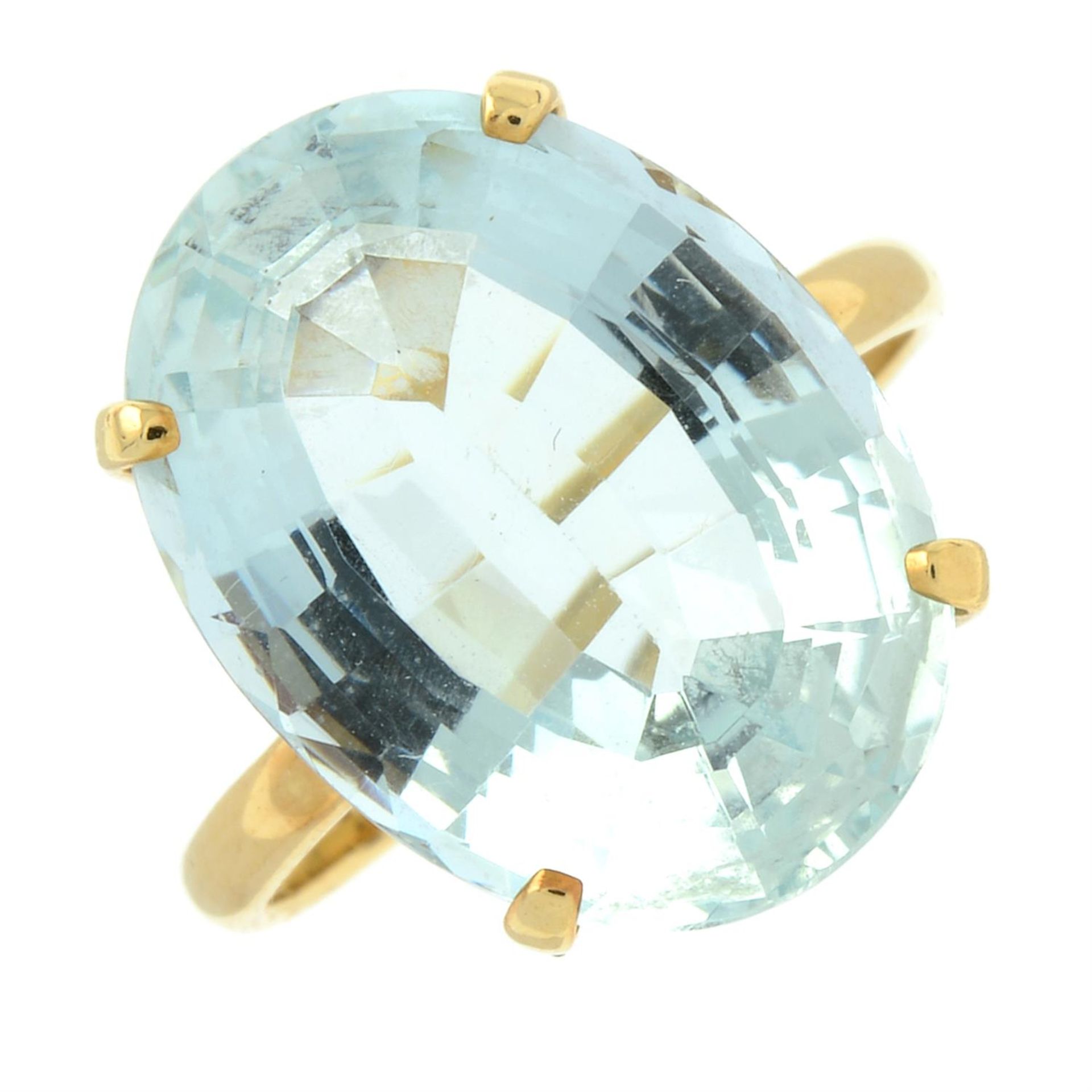 An aquamarine single-stone ring. - Image 2 of 5
