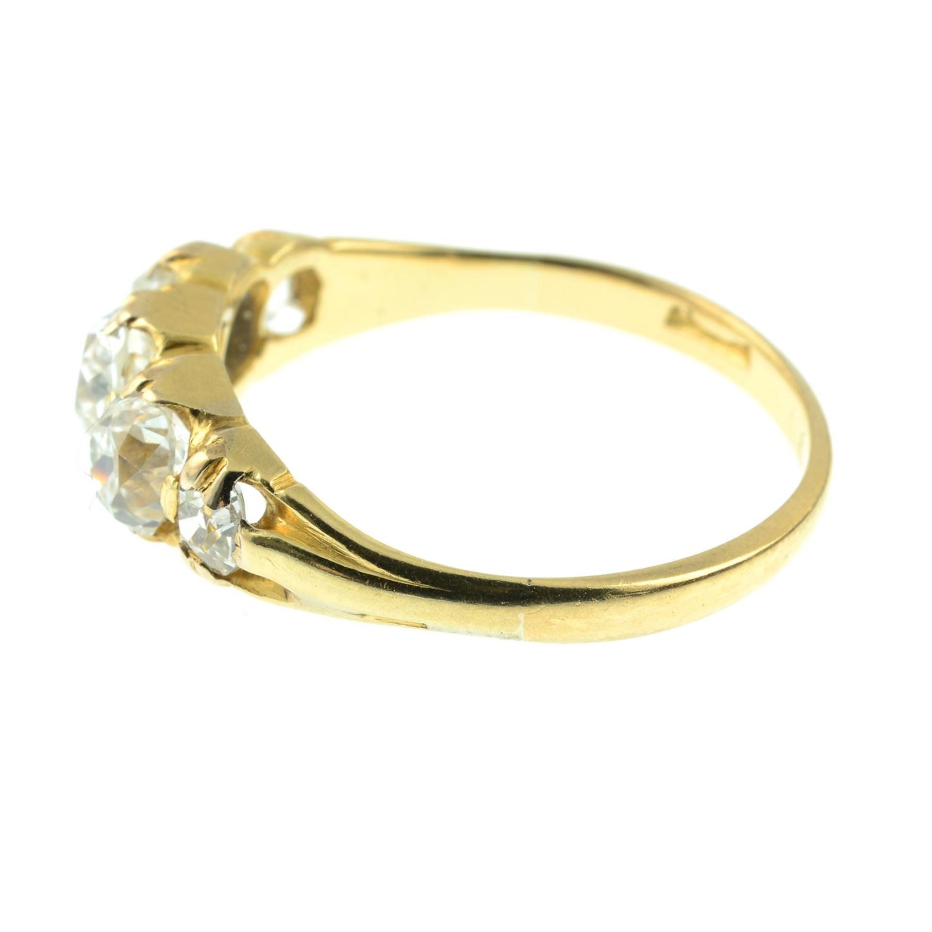 A late Victorian 18ct gold graduated old-cut diamond five-stone ring. - Bild 3 aus 5