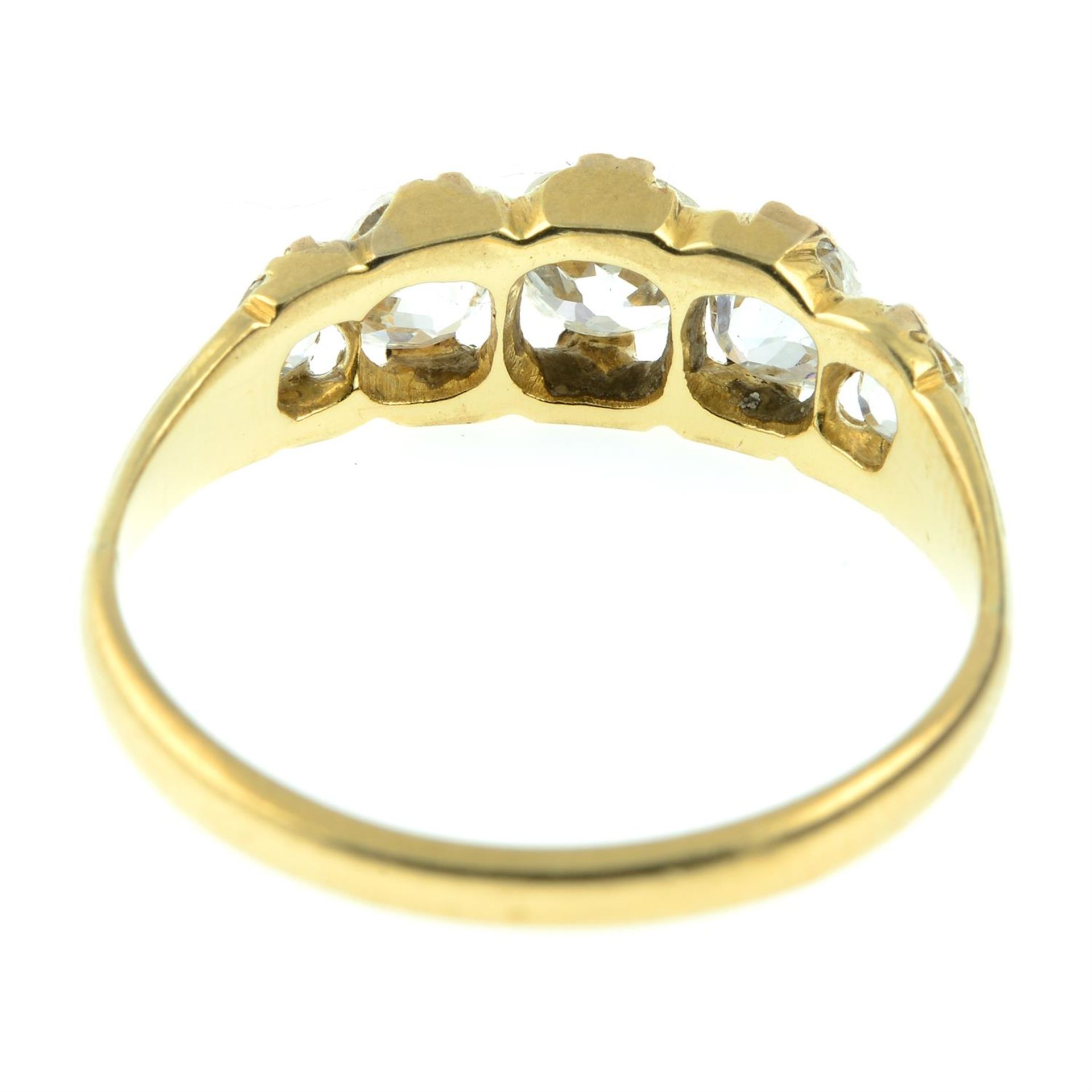 A late Victorian 18ct gold graduated old-cut diamond five-stone ring. - Bild 4 aus 5