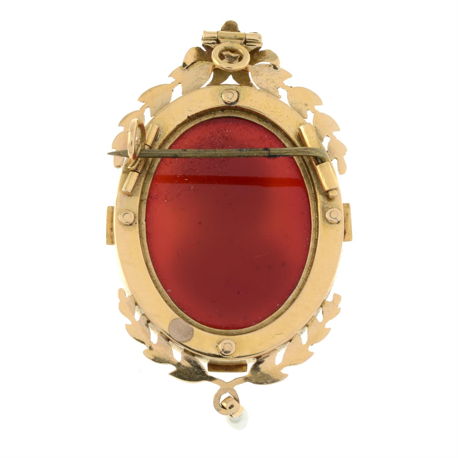 A late 19th century 18ct gold sardonyx cameo brooch/pendant, with split pearl accents and seed - Image 3 of 4